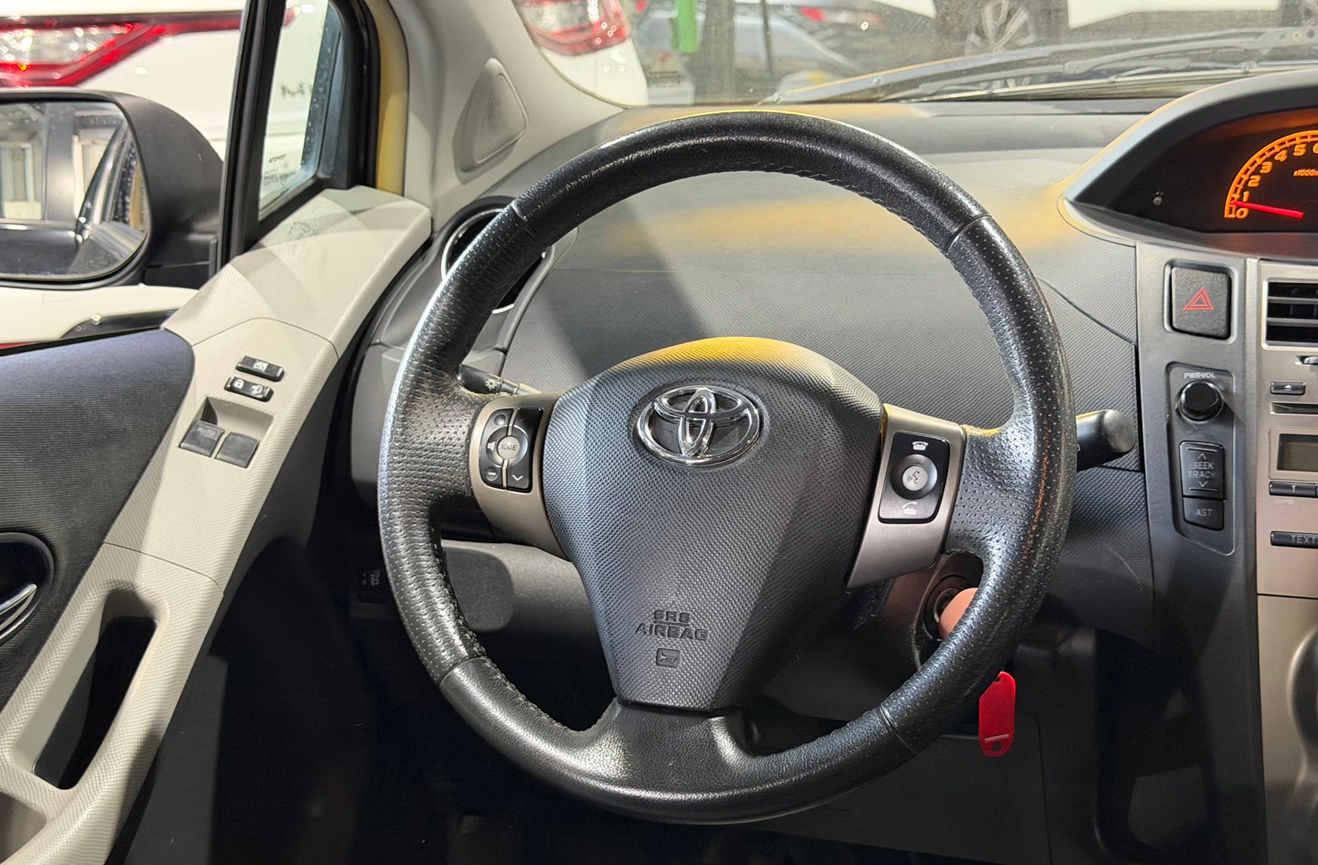 Toyota Yaris 1.3 VVT-I TS - foto 19