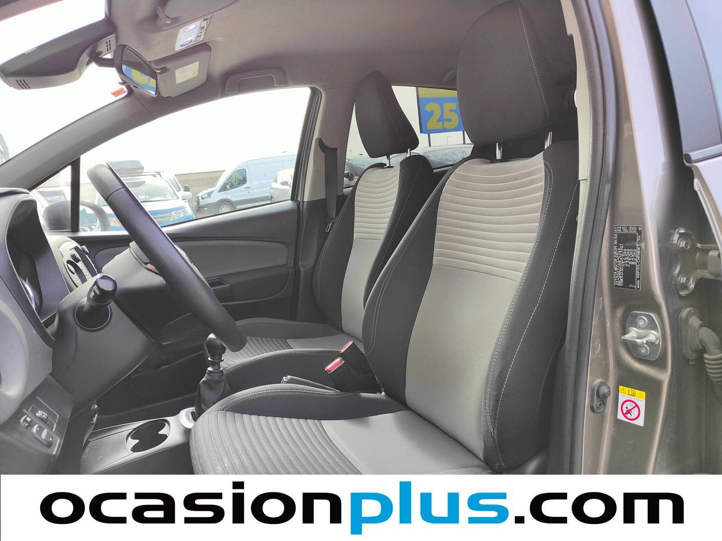 Foto asientos delanteros Toyota Yaris Toyota Yaris 1.5 Active Tech (111 CV)