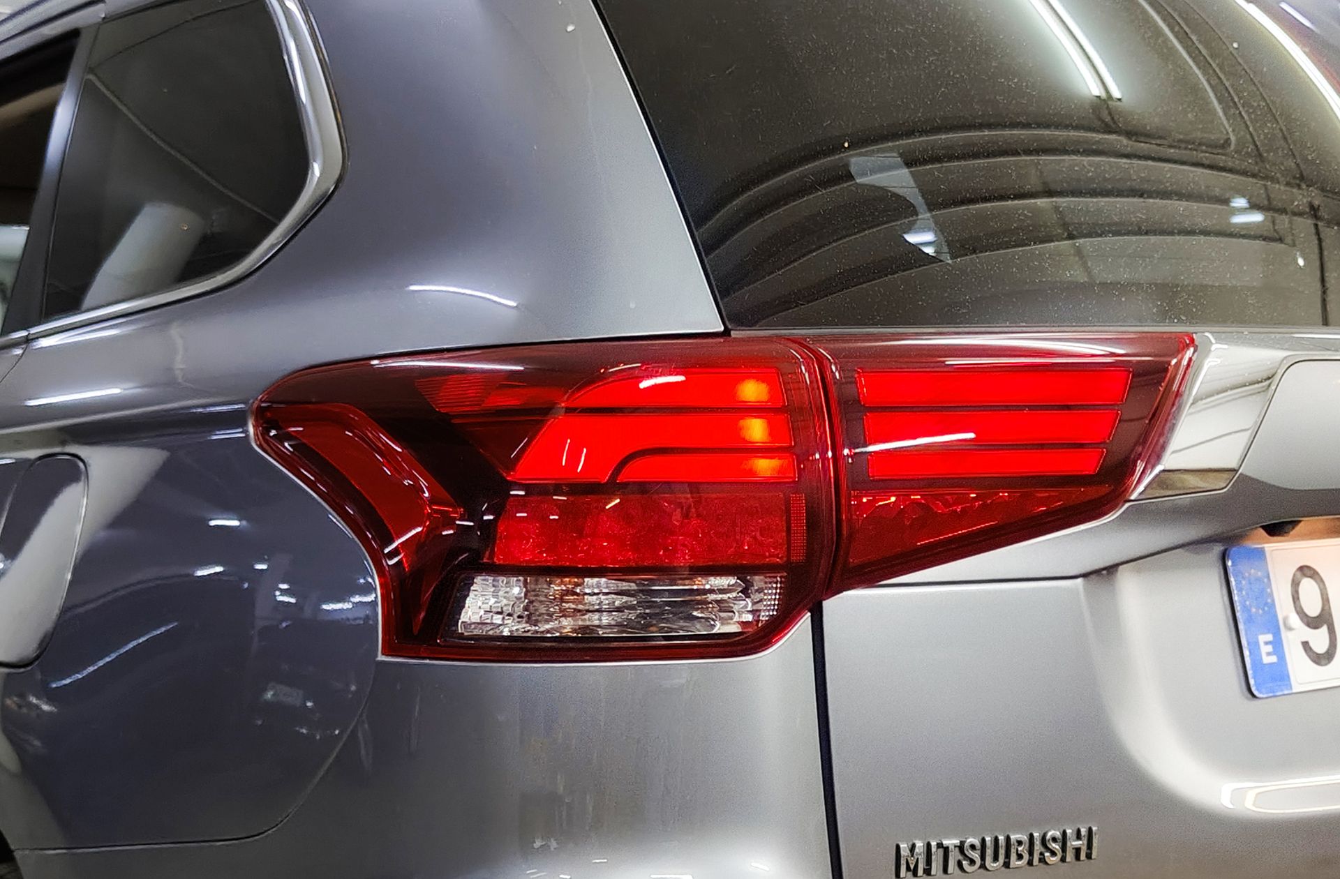 Mitsubishi Outlander 2.0 PHEV Kaiteki 4WD - foto 18