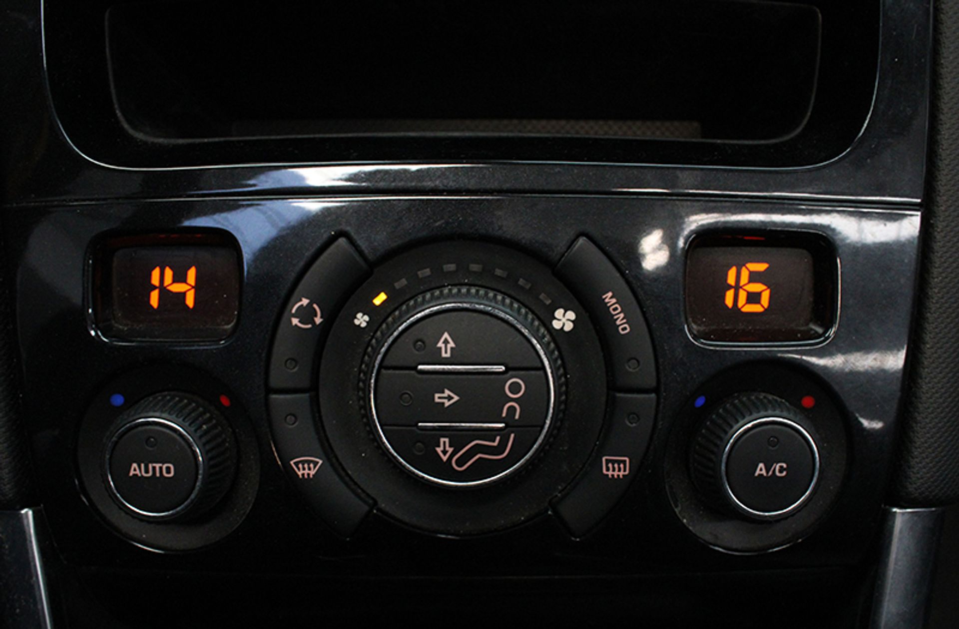 Peugeot 308 CC 2.0 HDi Active FAP - foto 27