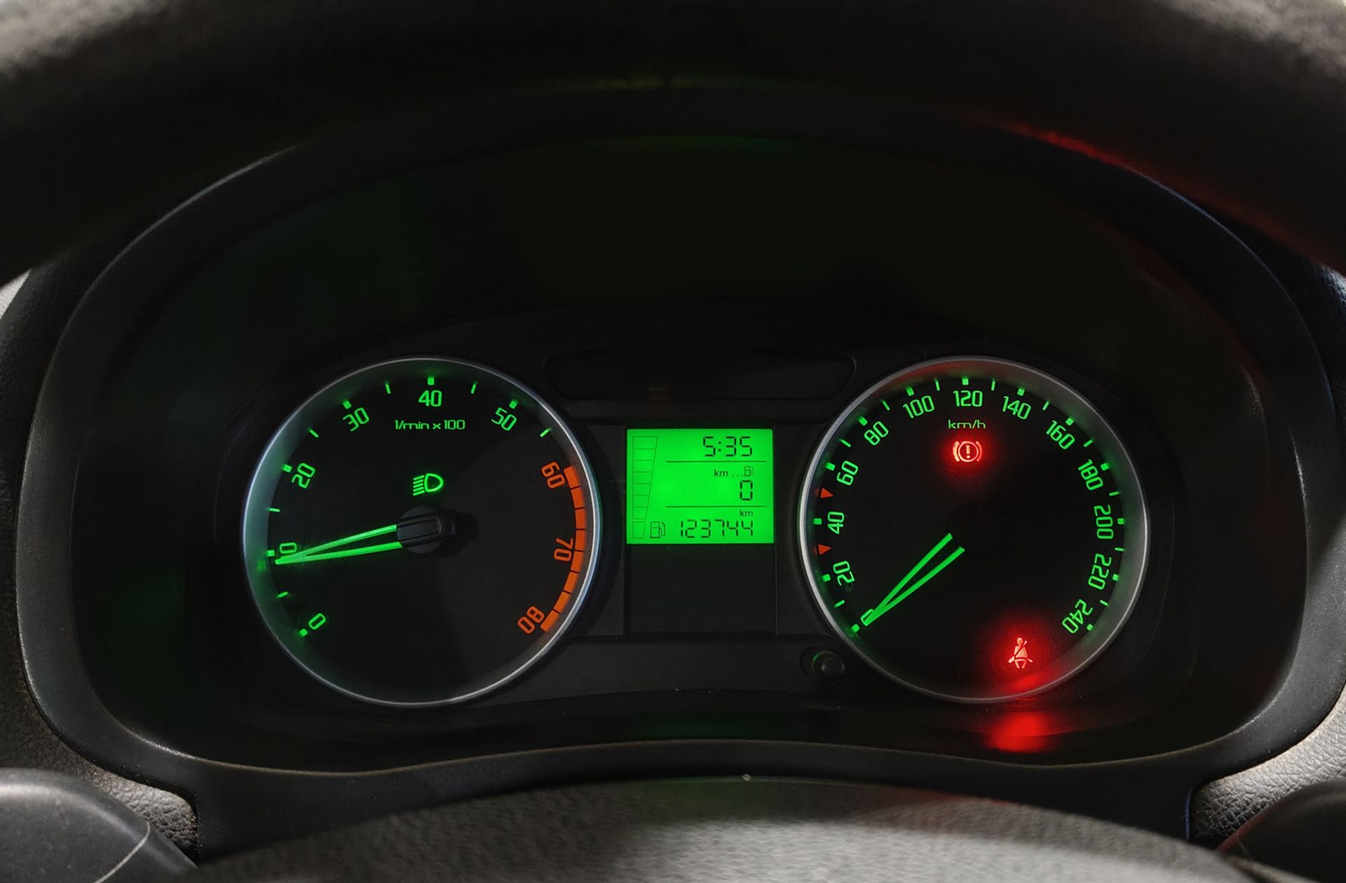 Škoda Fabia 1.2 Young - foto 17