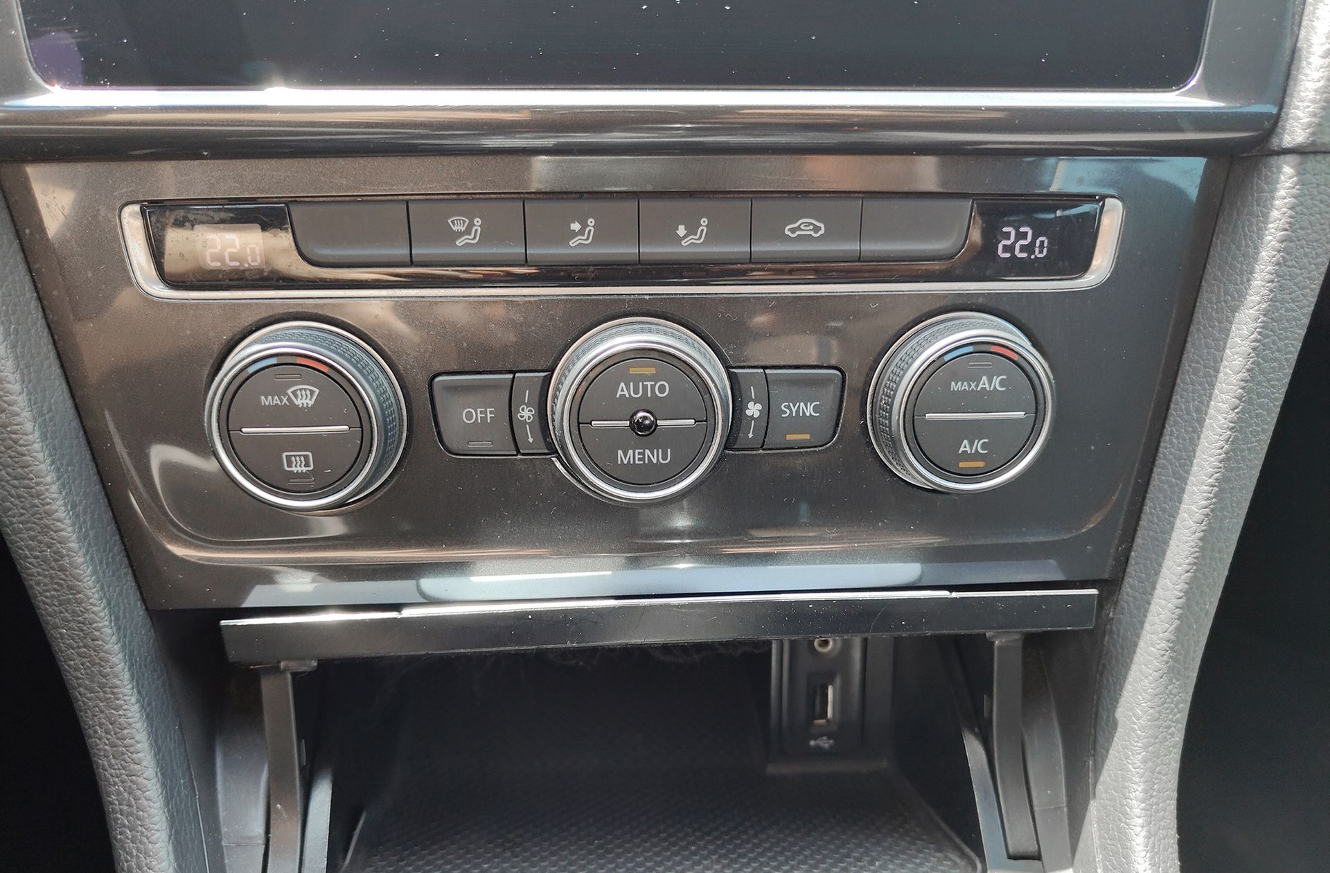 Volkswagen Golf Advance 1.4 TSI - foto 30