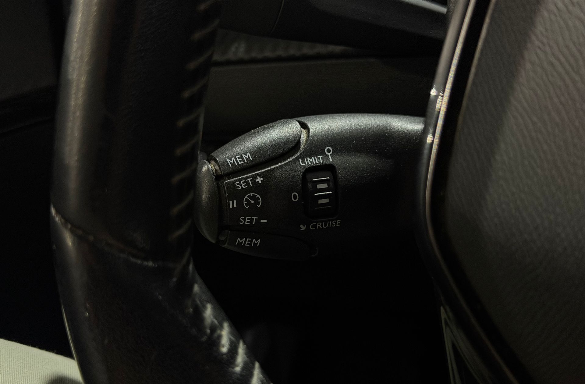 Peugeot 2008 PureTech 100 Allure Pack - foto 30