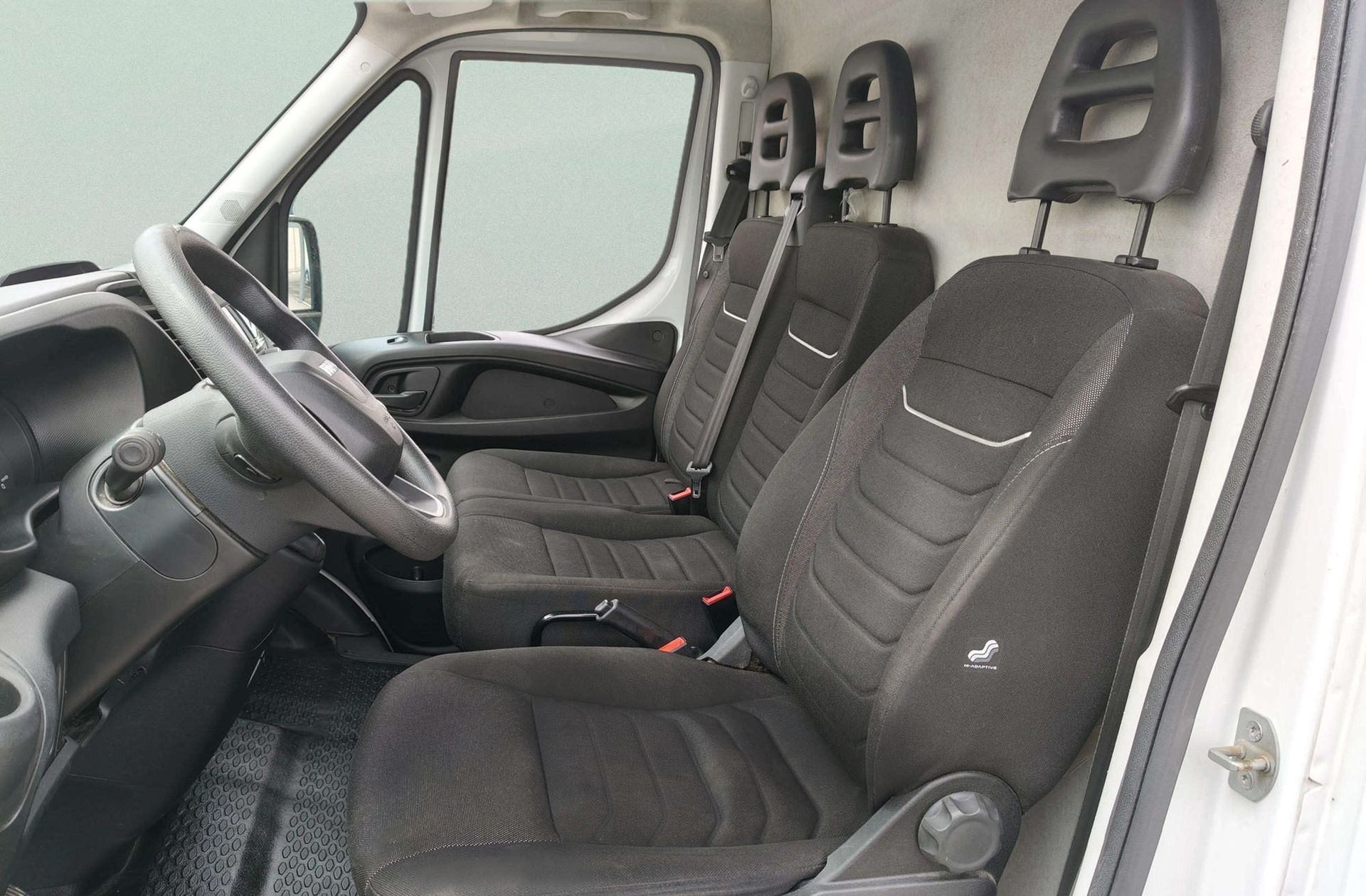 Iveco Daily 35S 16 V 3520L/H2 3 plazas - foto 8