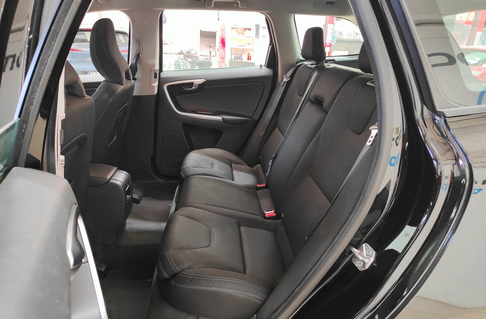 Volvo XC60 D3 Kinetic - foto 10