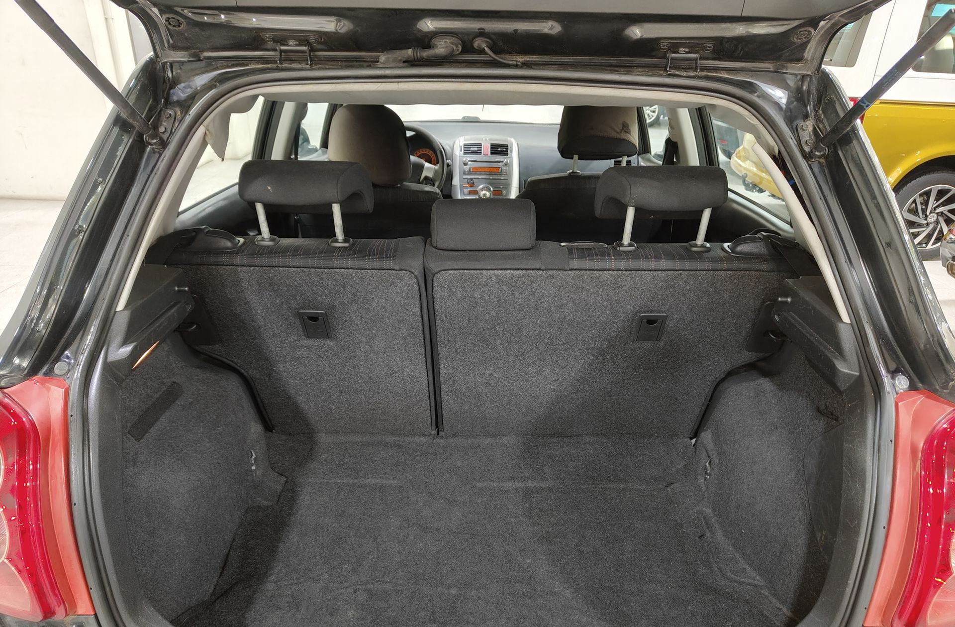Toyota Auris 1.33 VVT-I Dual Live - foto 12