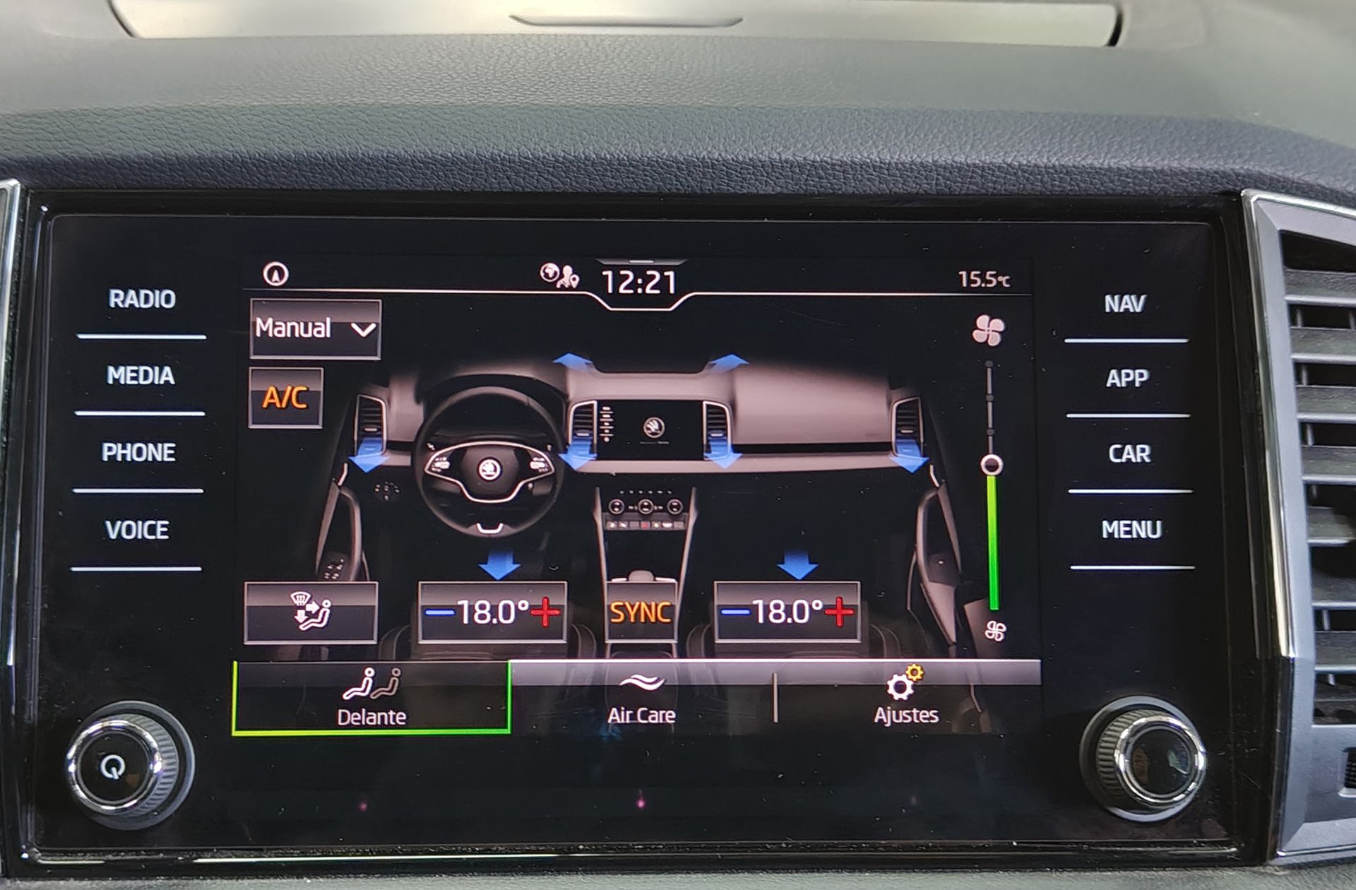 Škoda Karoq 2.0 TDI Selection - foto 30