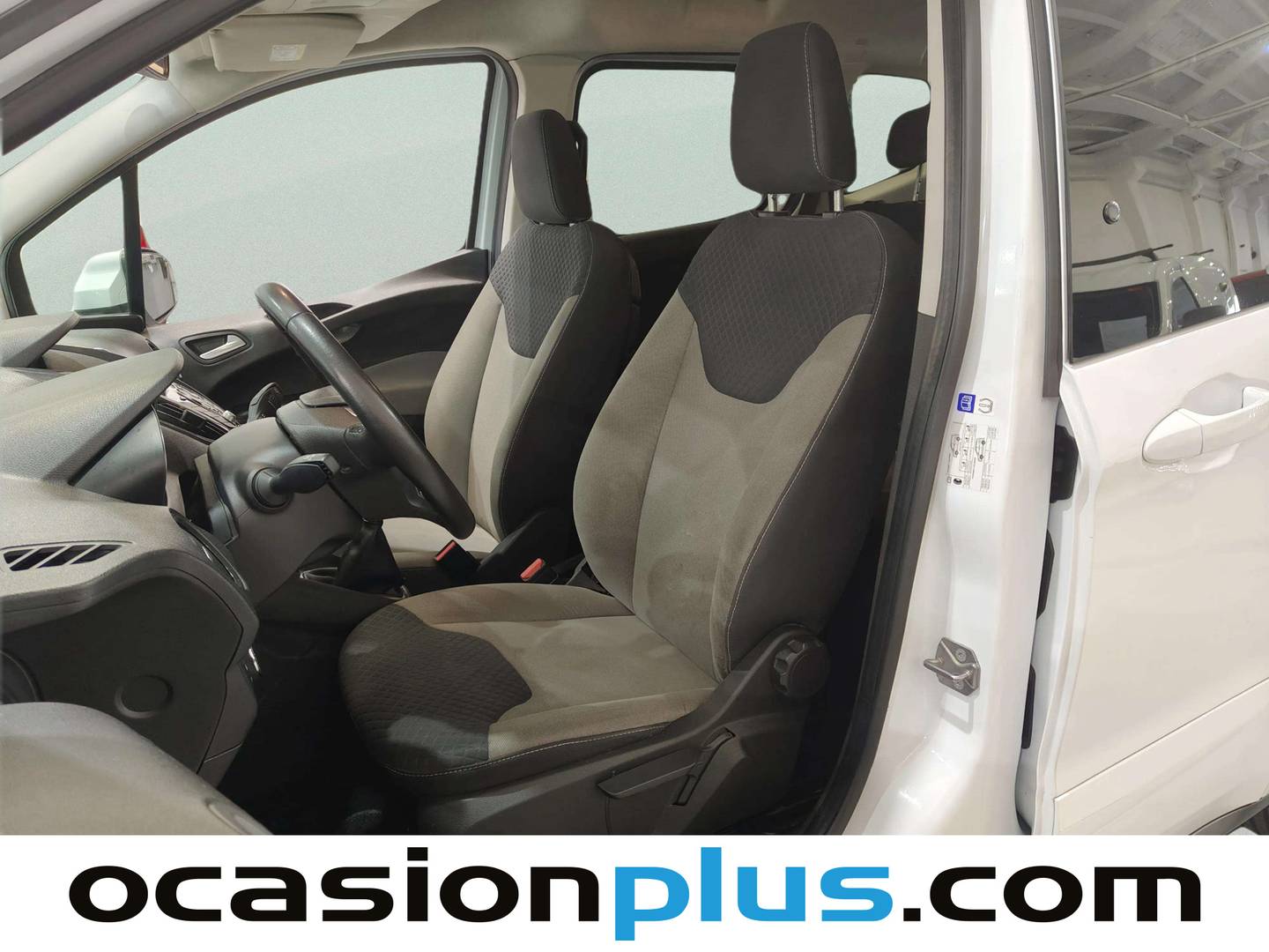 Foto asientos delanteros Ford Tourneo Courier Ford Tourneo Courier 1.0 EcoBoost Titanium (100 CV)