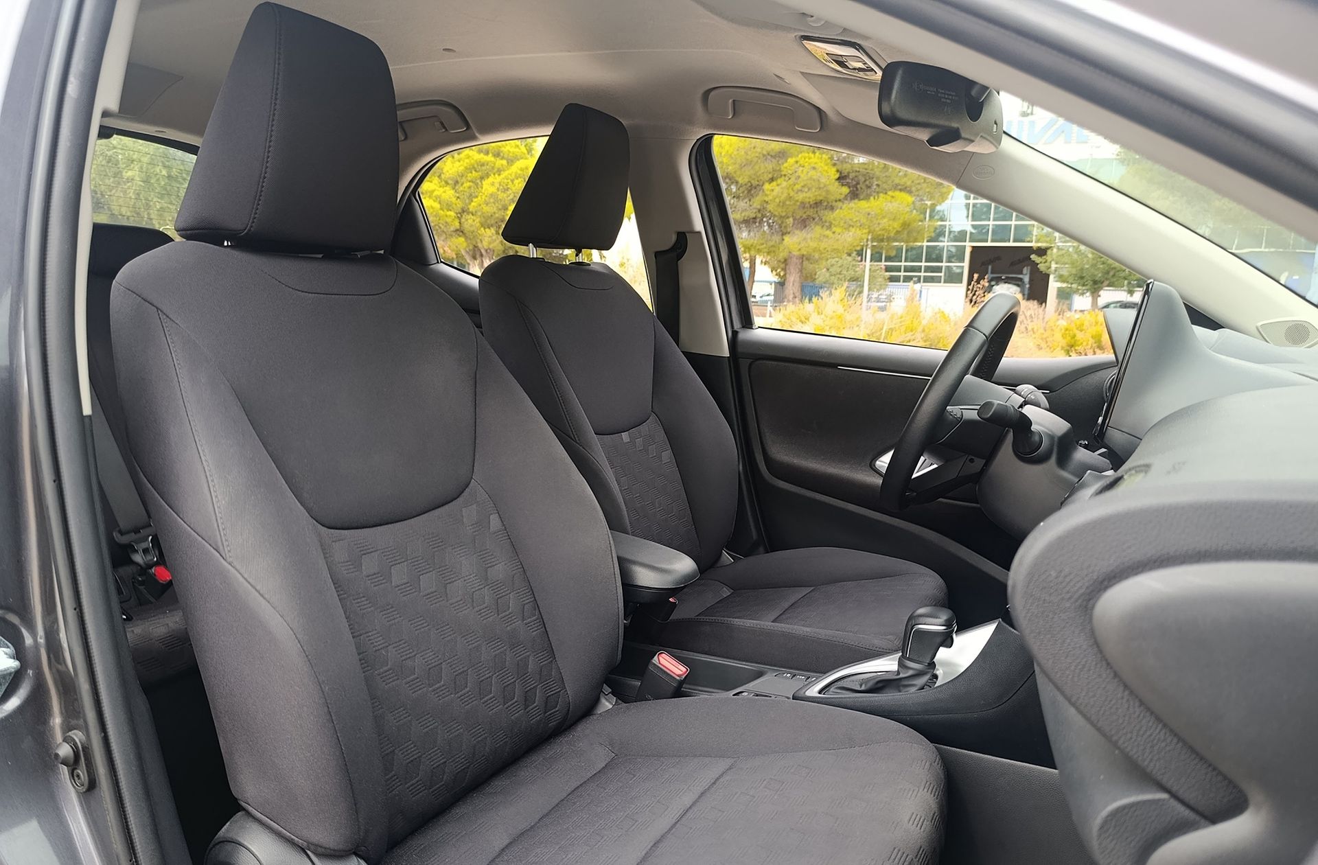 Toyota Yaris 120H Active Plus - foto 19