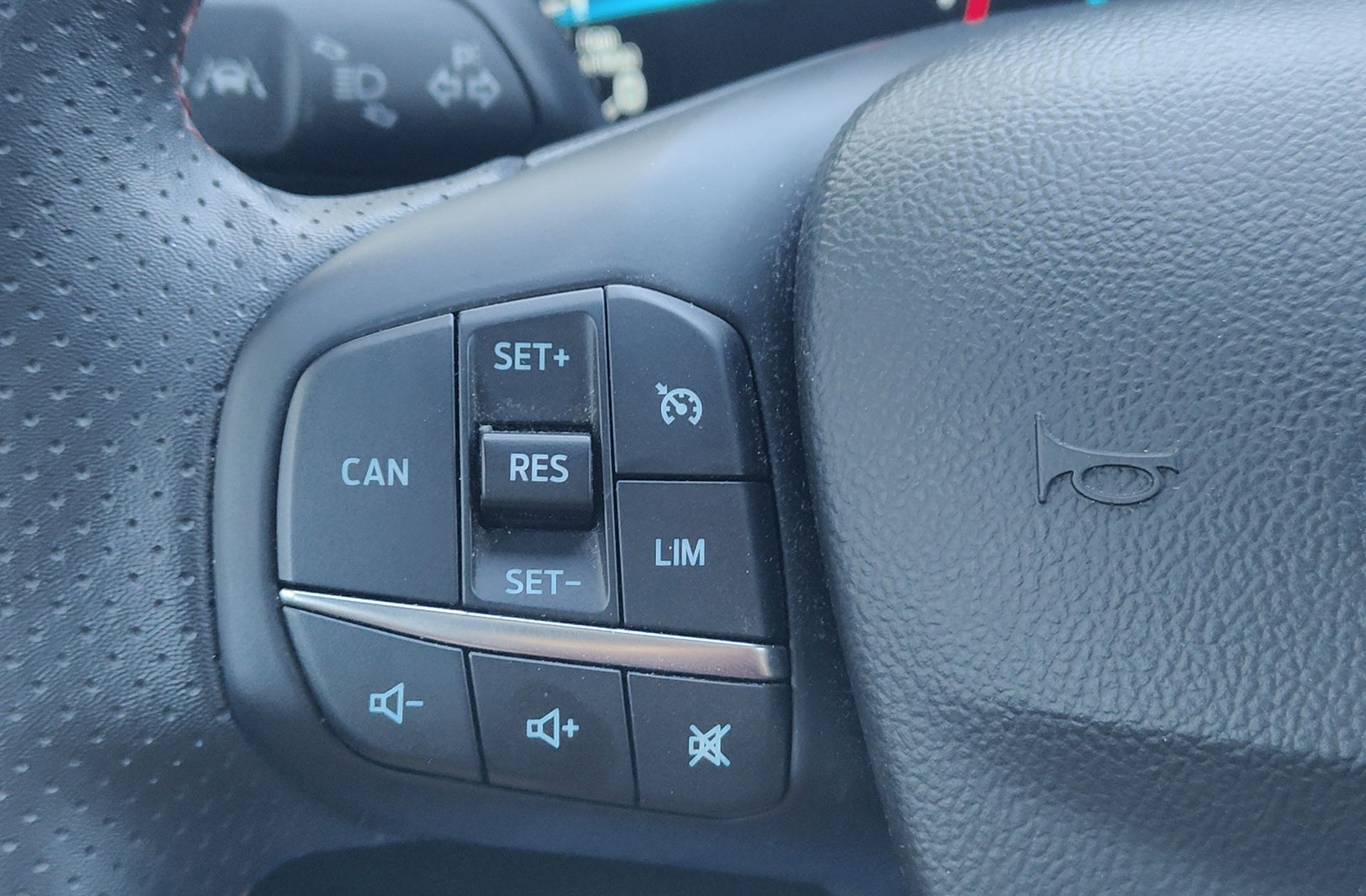 Ford Focus 1.0 EcoBoost MHEV ST-Line - foto 25