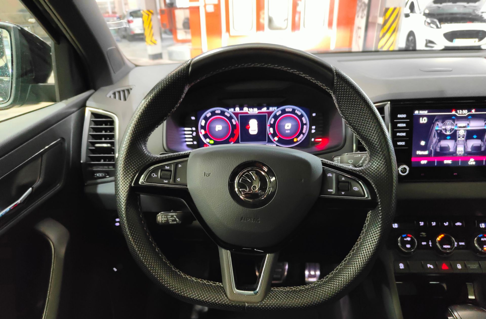Škoda Karoq 1.5 TSI ACT Sportline DSG - foto 25