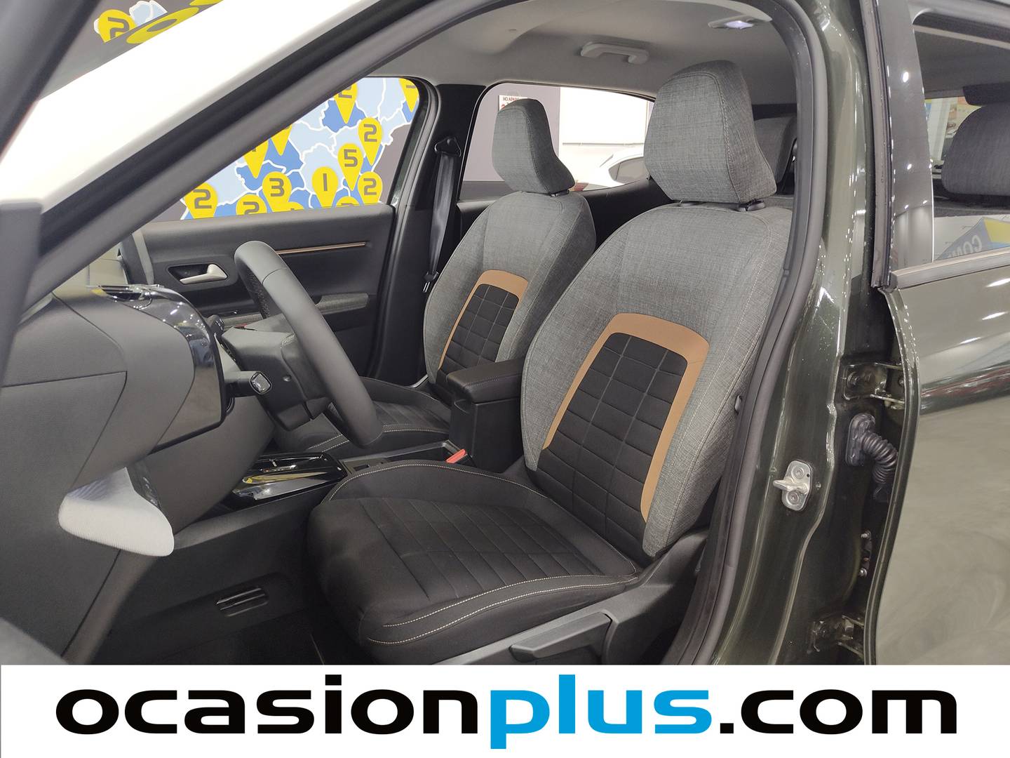 Foto asientos delanteros Citroën C3 Aircross Citroën C3 Aircross Hybrid 145 Plus e-DCS6 (145 CV)