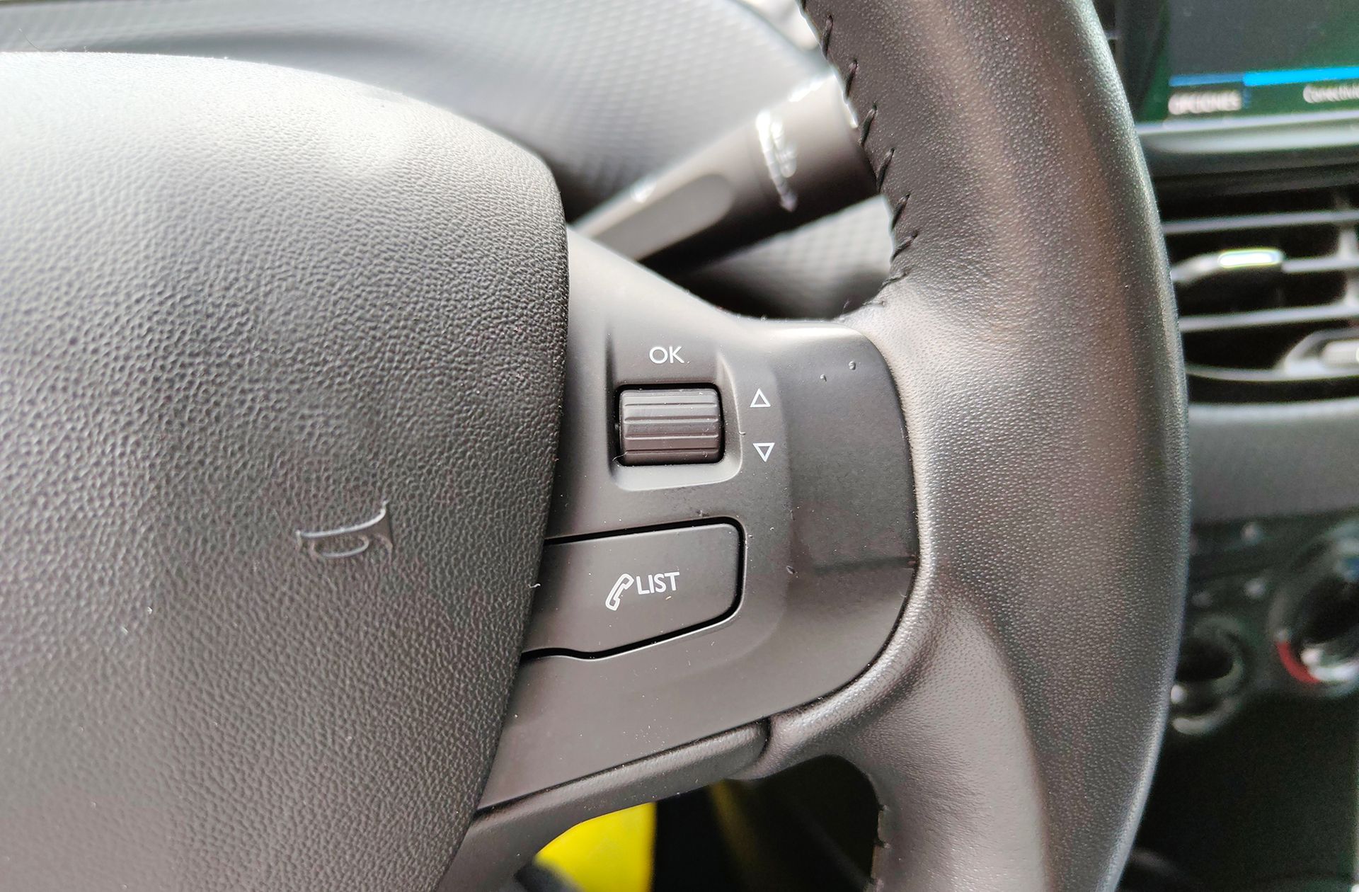 Peugeot 2008 BlueHDi 100 Style - foto 29