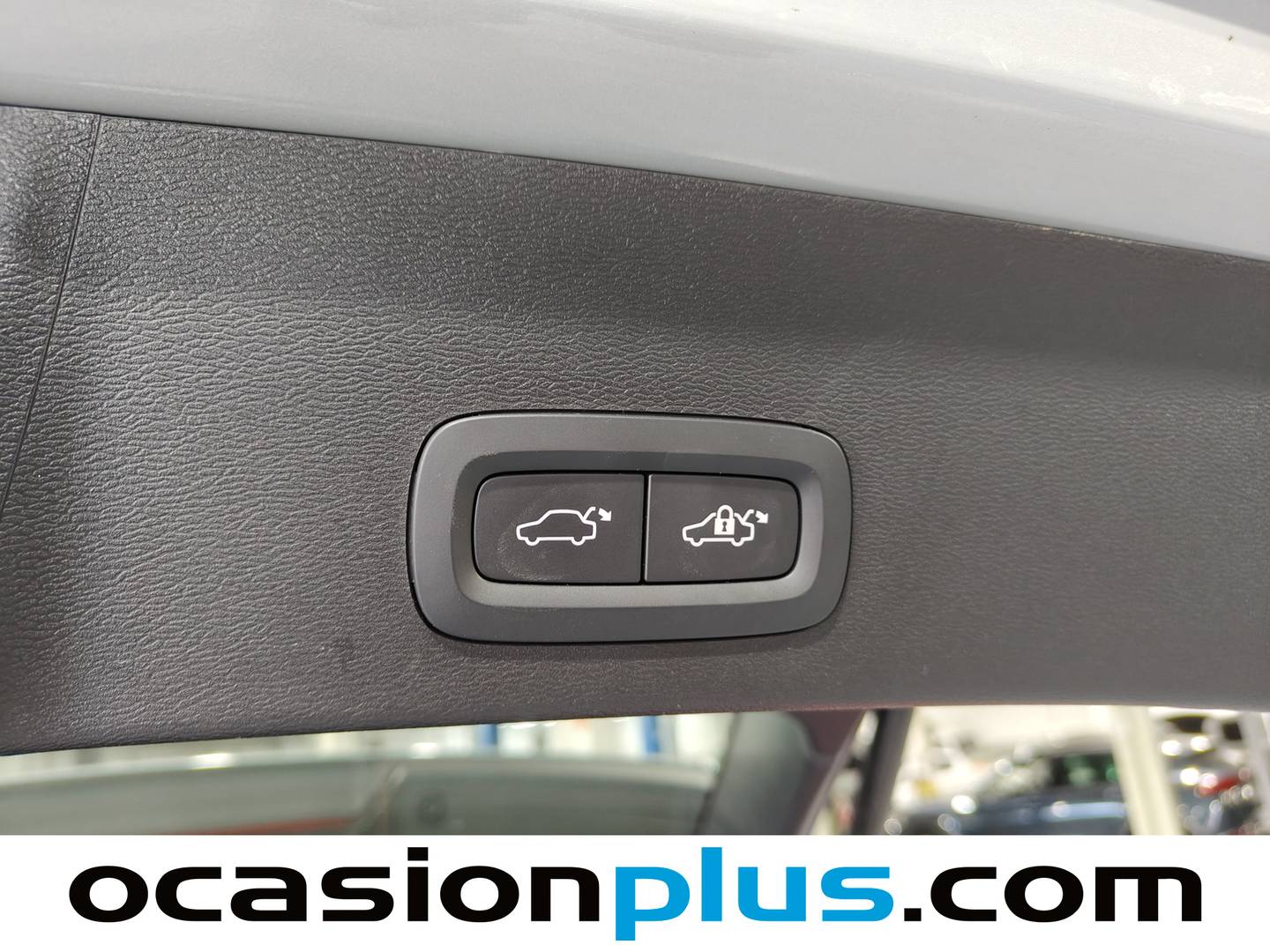 Foto Volvo XC40 Volvo XC40 B3 G Momentum Pro Auto (163 CV)