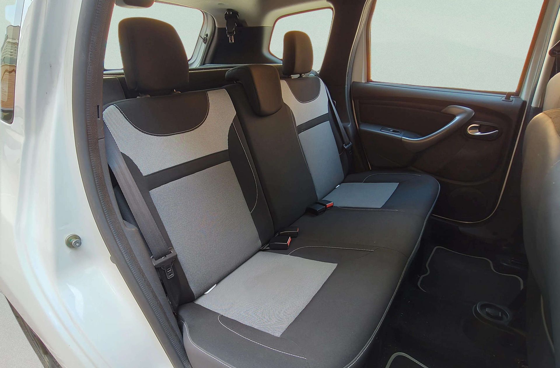Dacia Duster Laureate TCe 4x2 - foto 12