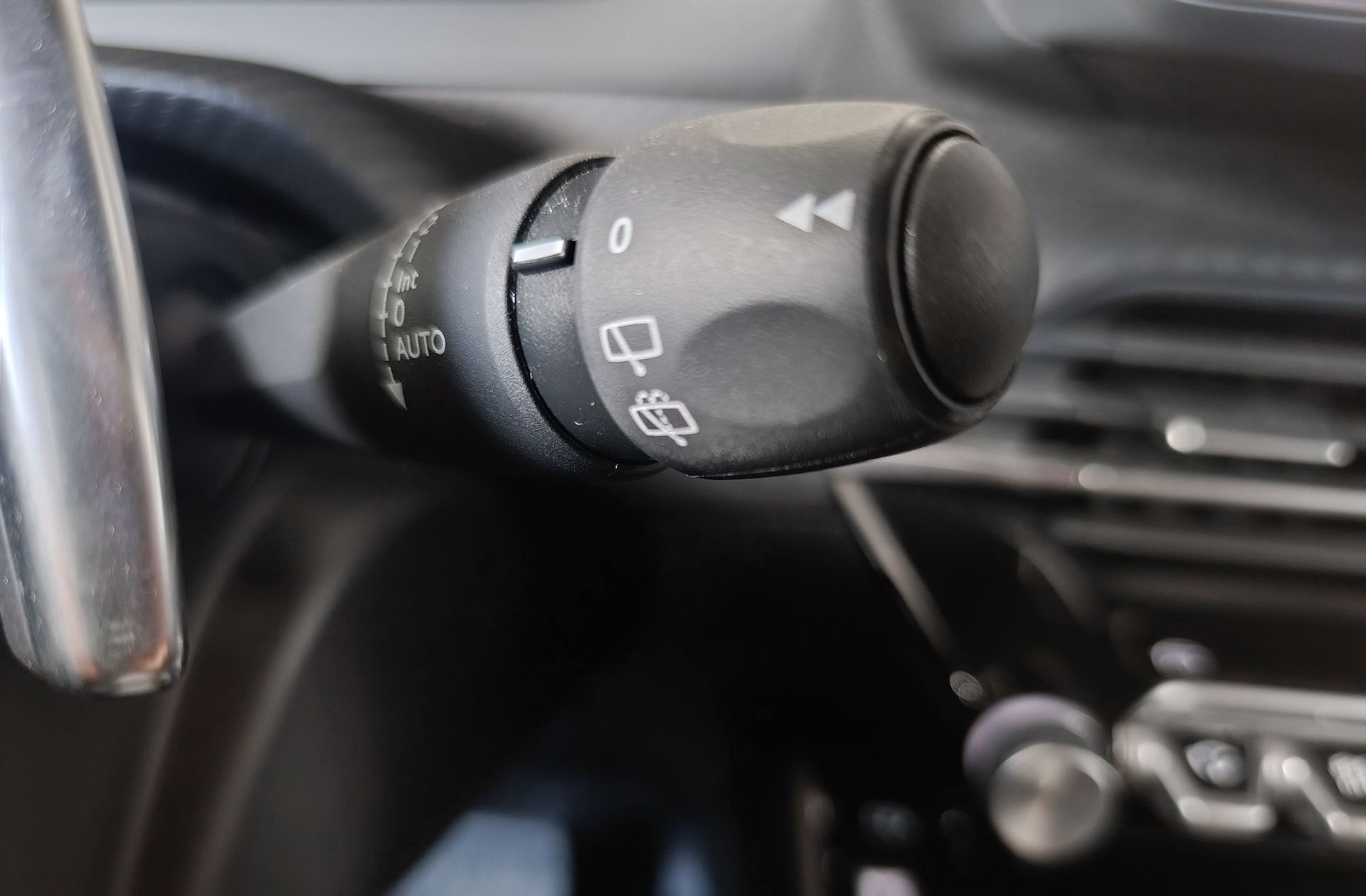 Peugeot 2008 Allure Hybrid eDCS6 - foto 27