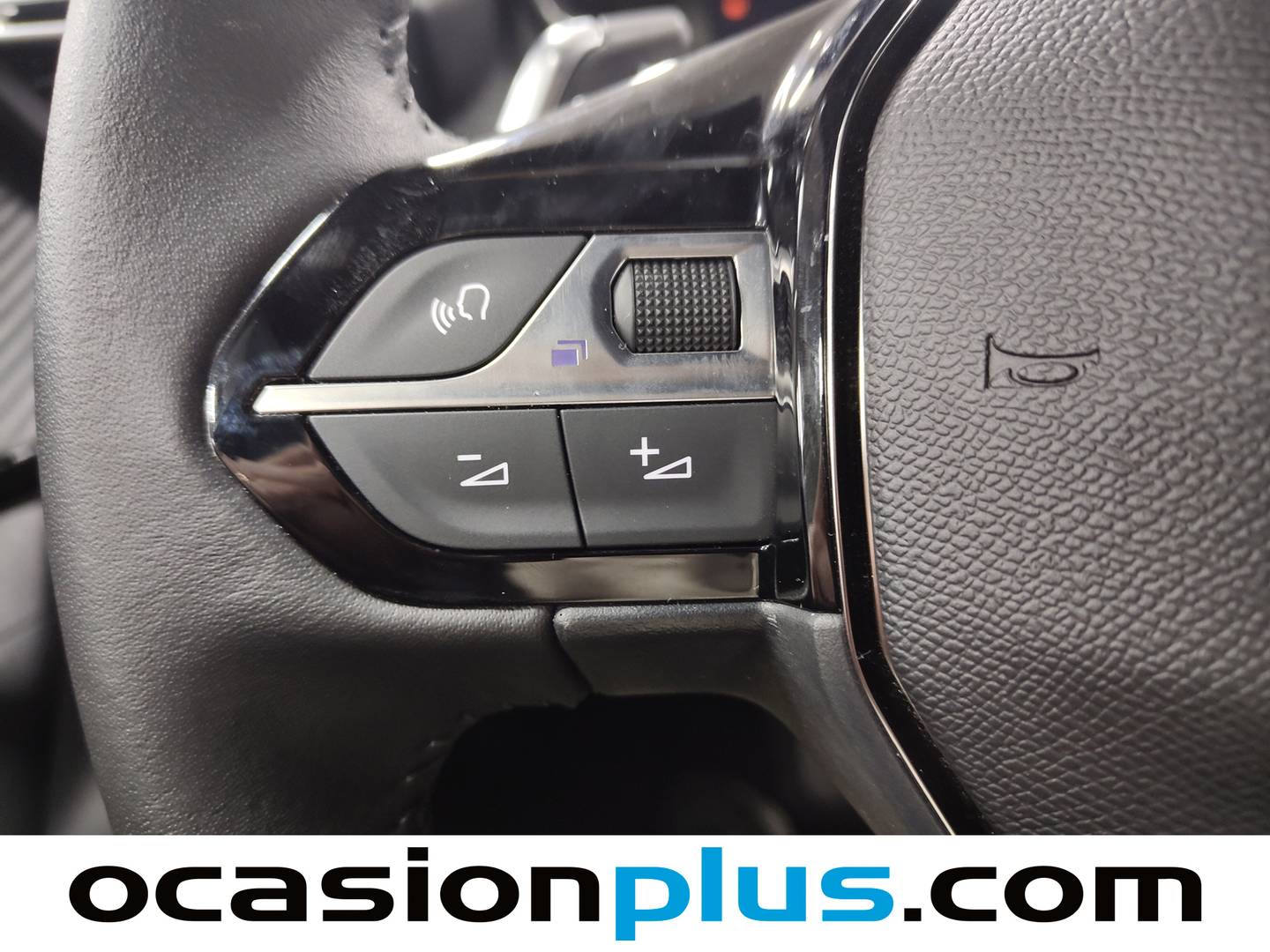 Foto Peugeot 2008 Peugeot 2008 Allure Hybrid eDCS6 (145 CV)