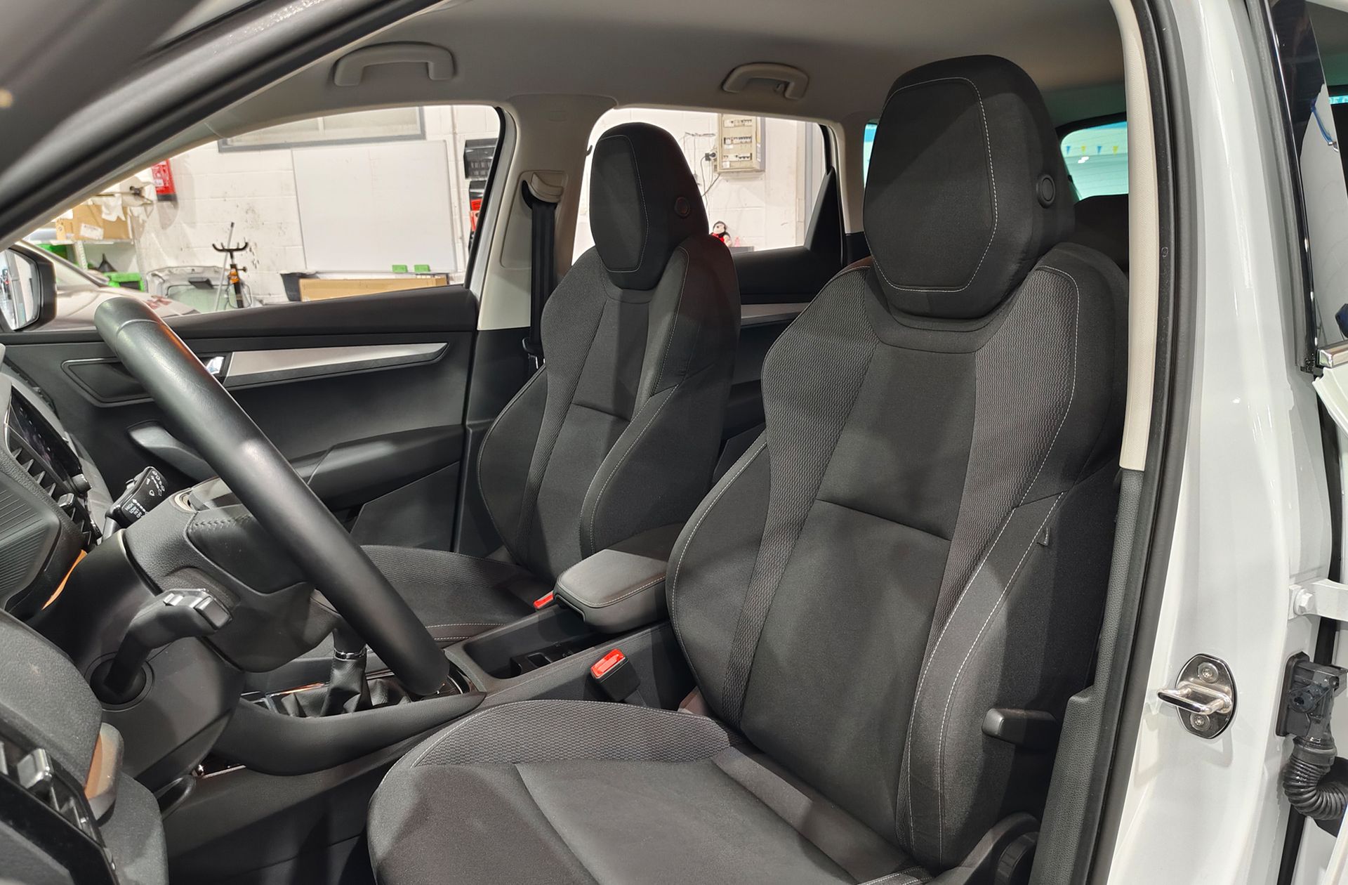 Škoda Karoq 2.0 TDI Selection - foto 10
