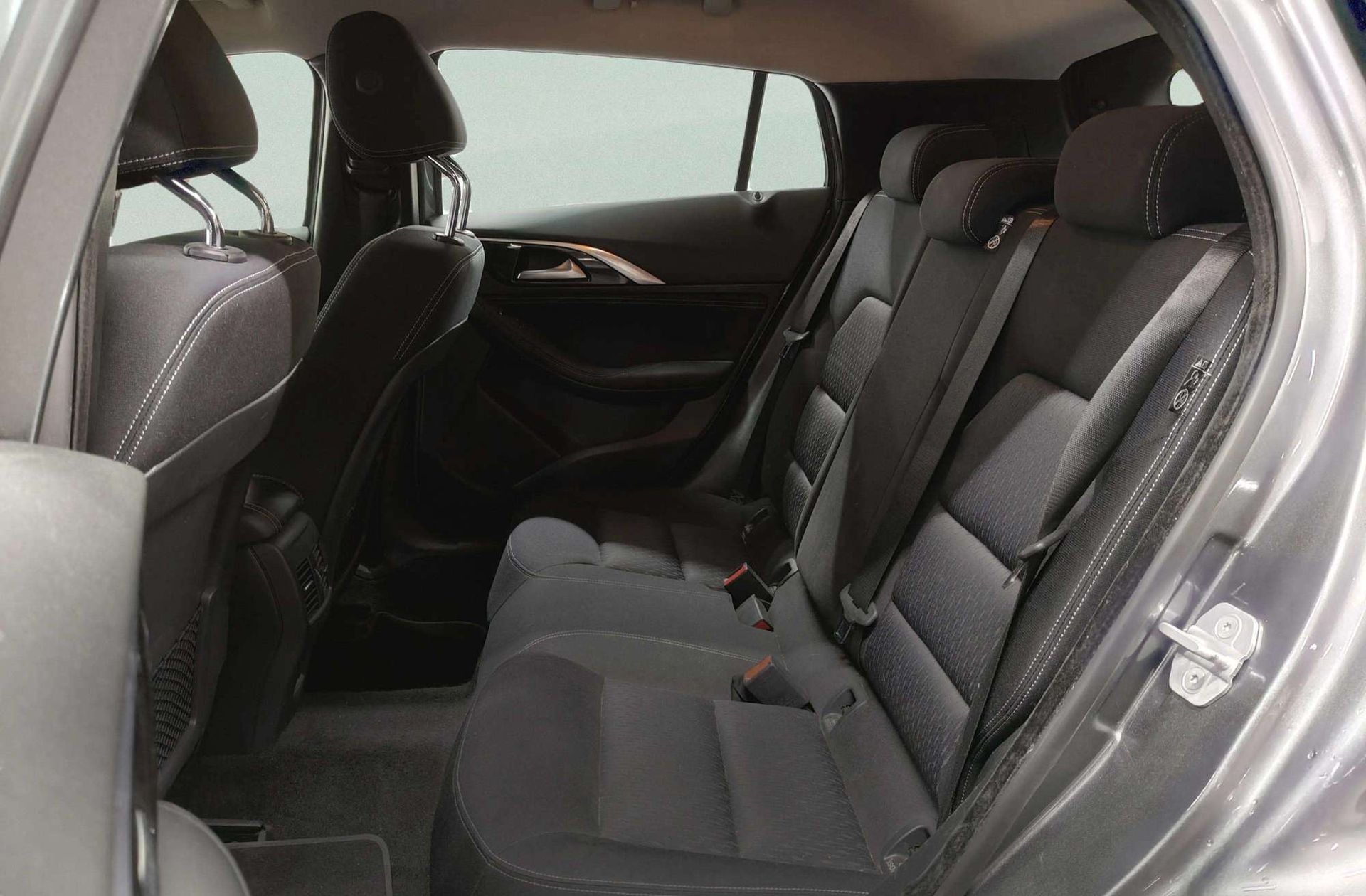 Infiniti Q30 2.2D Premium 7DCT - foto 14