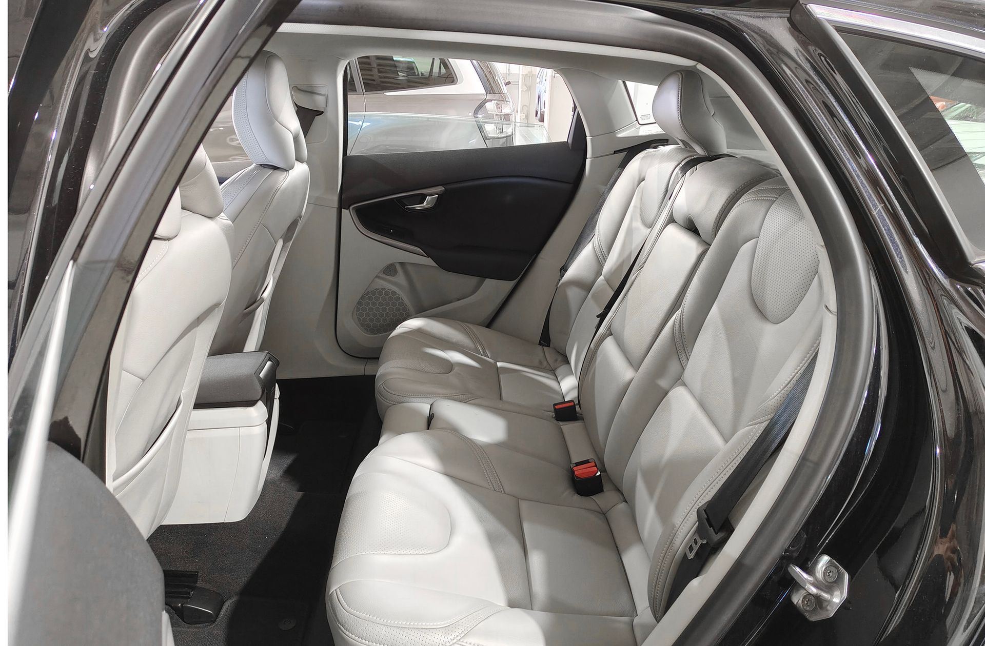 Volvo V40 D3 Momentum - foto 10