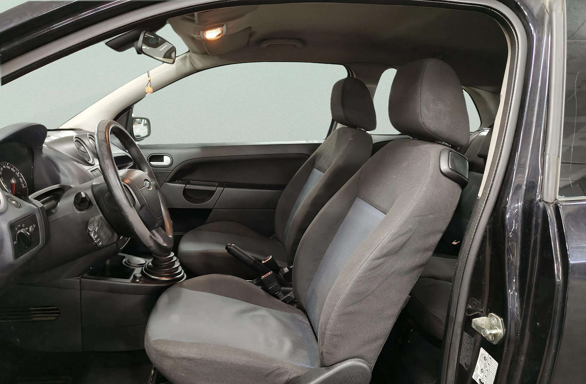 Ford Fiesta 1.6 TDCi Newport Coupé - foto 8