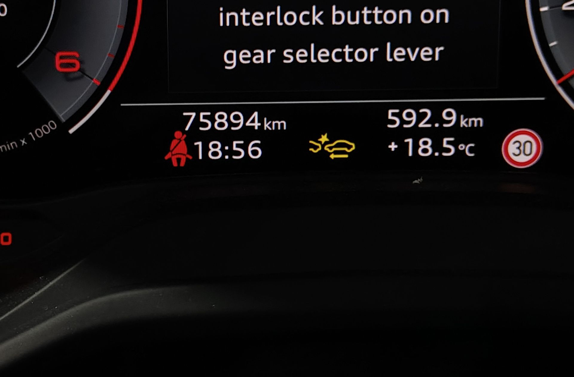 Audi Q2 Adrenalin 35 TDI S tronic Pack S-Line - foto 12