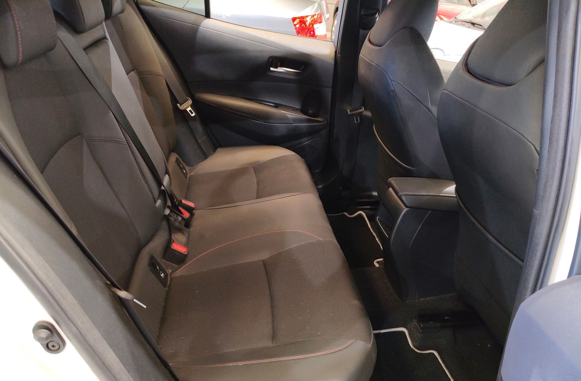 Toyota Corolla 140H GR-Sport - foto 17