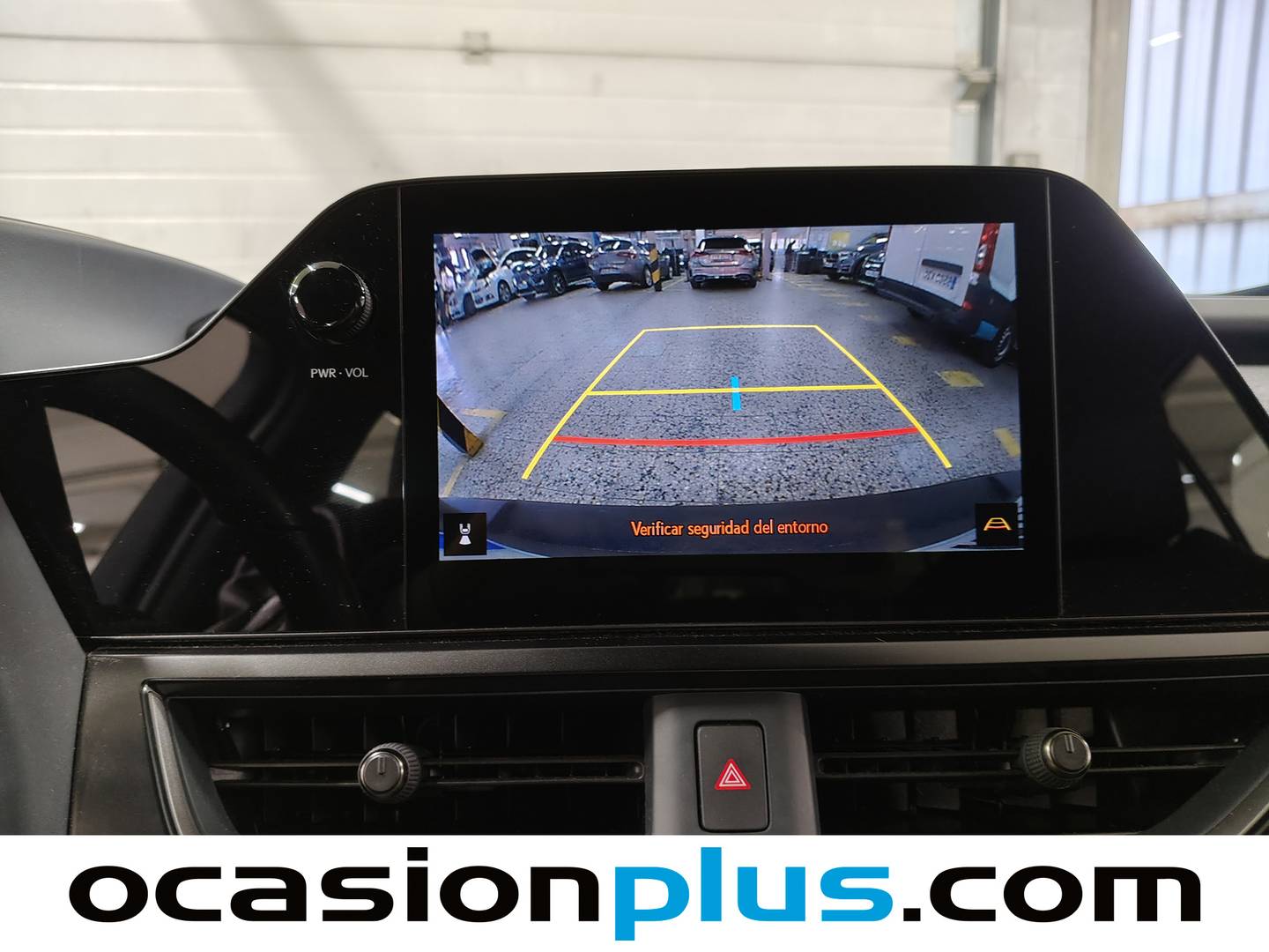 Equipamiento del Lexus UX Lexus UX 250h Business 2WD (184 CV)