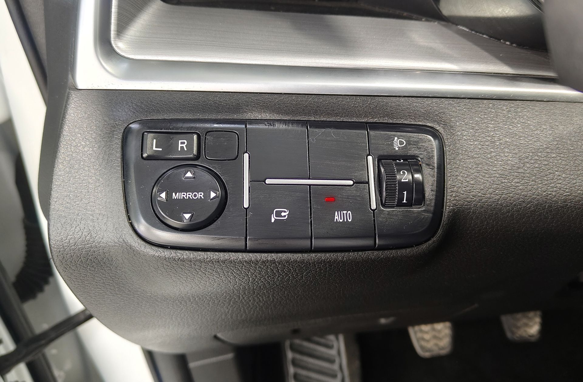 SWM G01 1.5T Luxury - foto 31