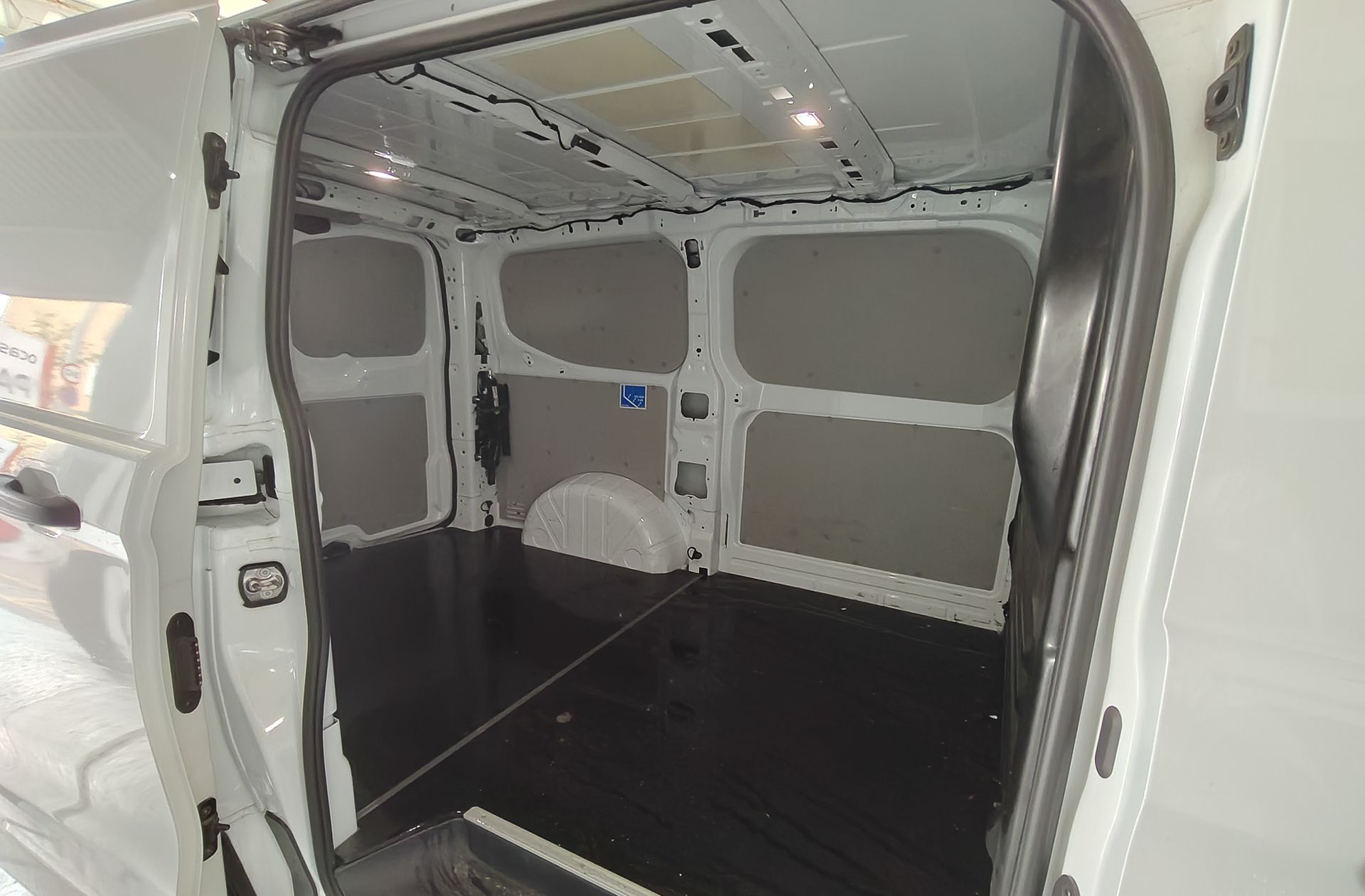 Volkswagen Transporter Furgon Batalla Corta TN 2.0 TDI 3 plazas - foto 17