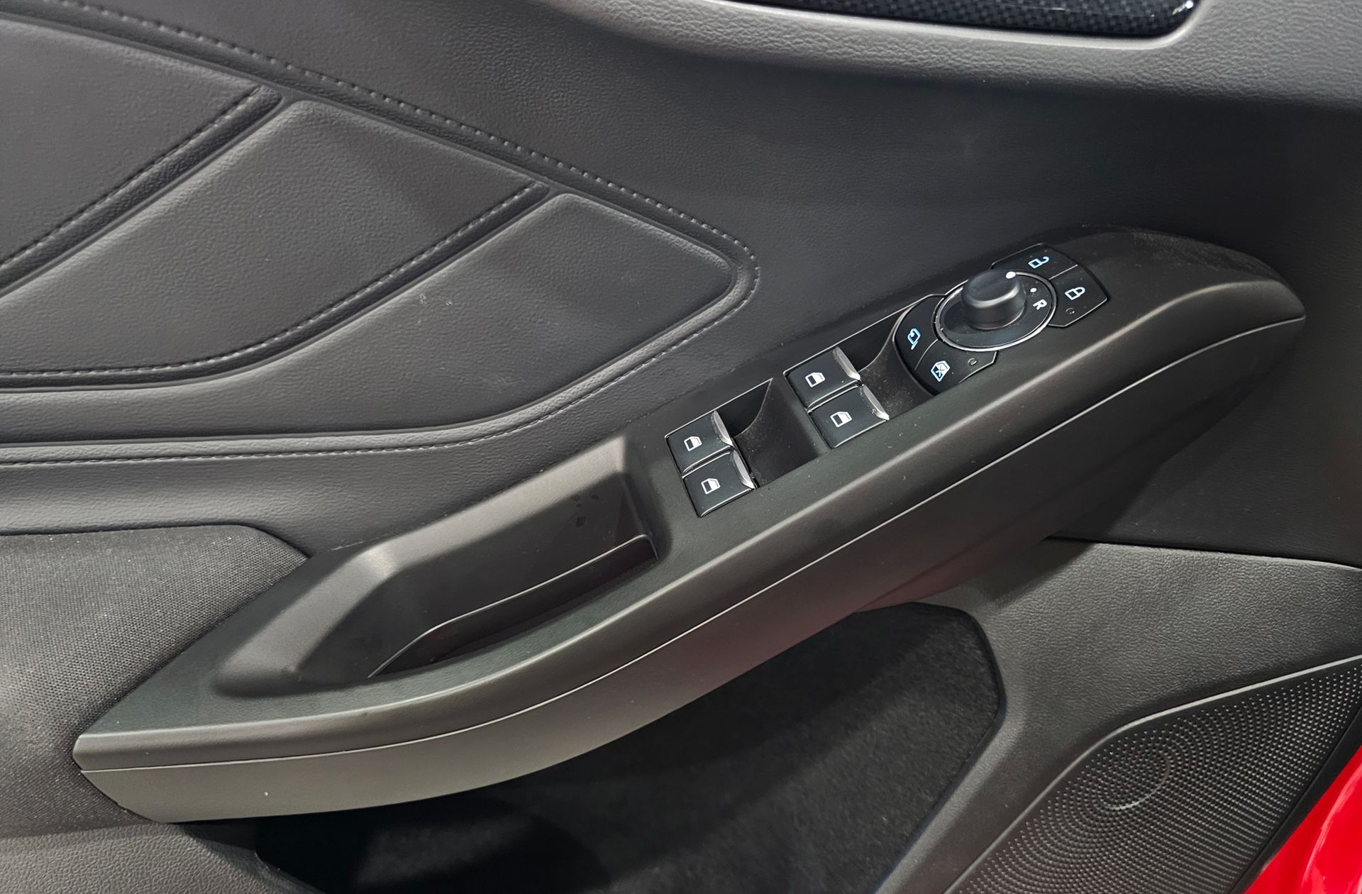 Ford Focus 1.0 EcoBoost MHEV ST-Line - foto 34