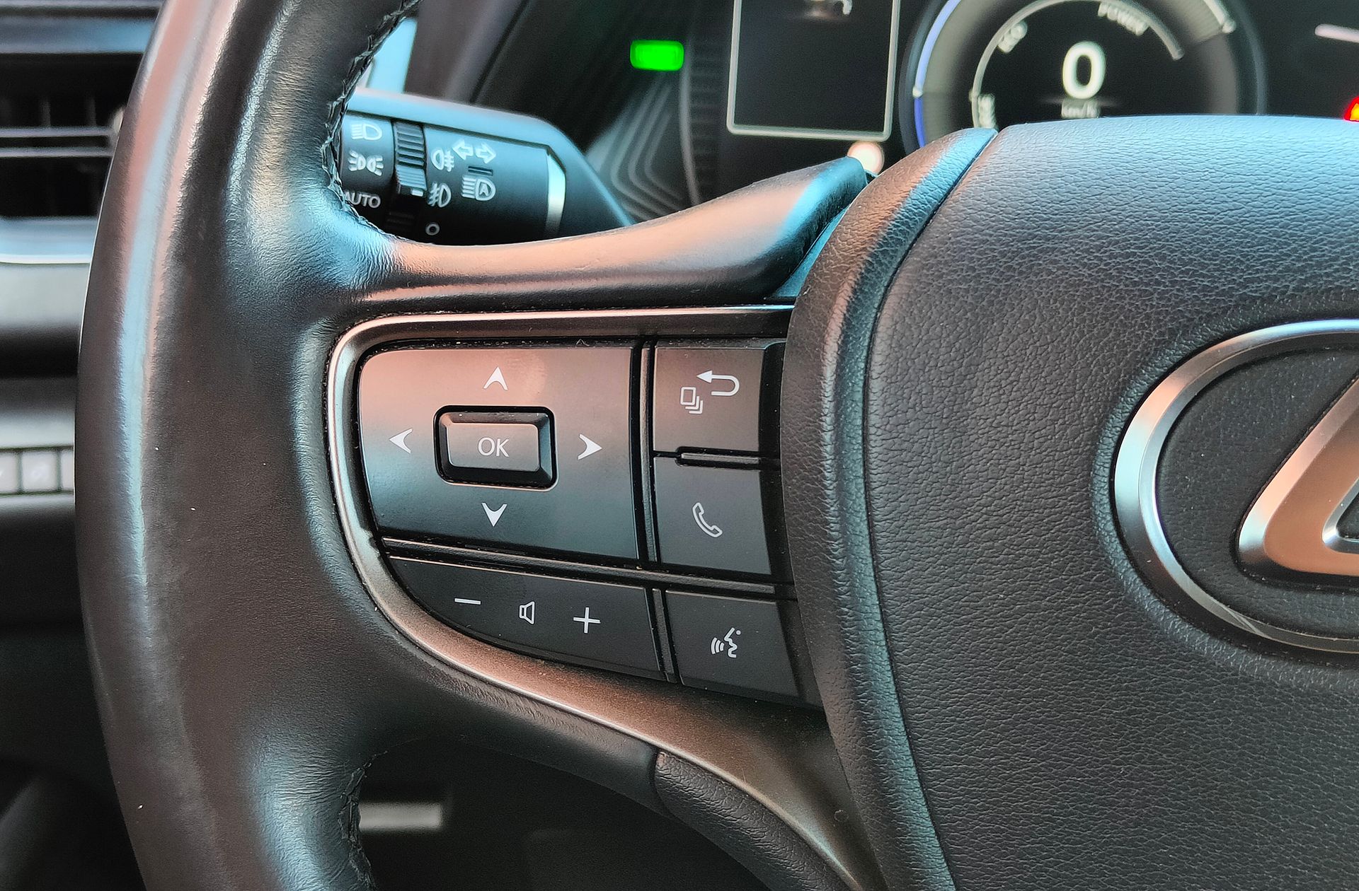 Lexus UX 250h Premium - foto 28