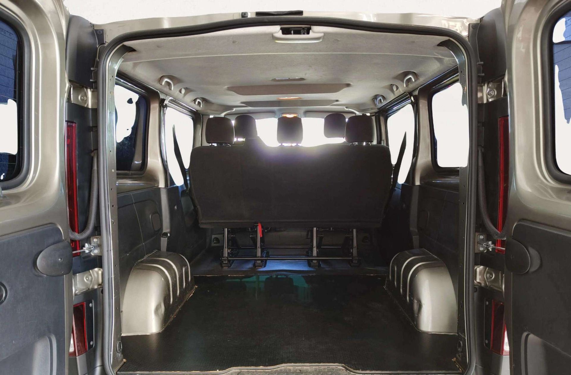 Renault Trafic Combi Mixto Energy dCi 5 plazas - foto 12