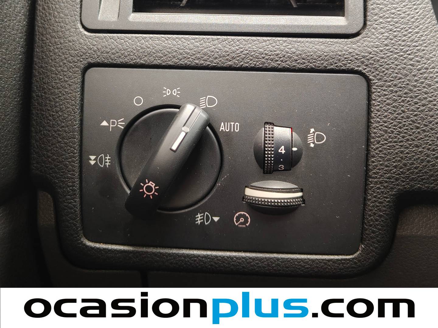 Extras y acabados del Ford Kuga Ford Kuga 2.0 TDCI S&S Trend 4x2 (140 CV)