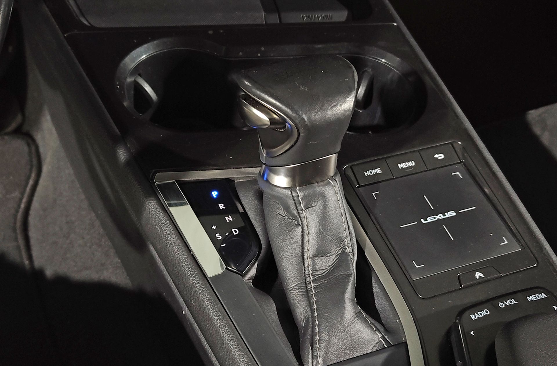 Lexus UX 250h Premium - foto 5