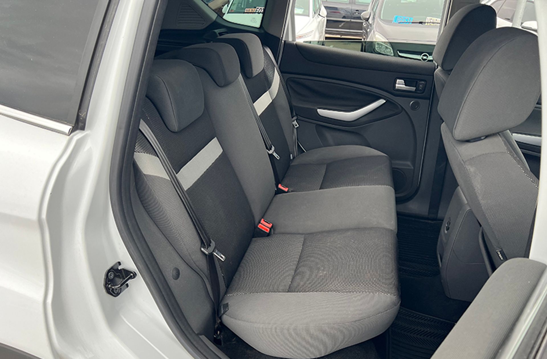 Ford Kuga 2.0 TDCi Trend 4x2 - foto 12