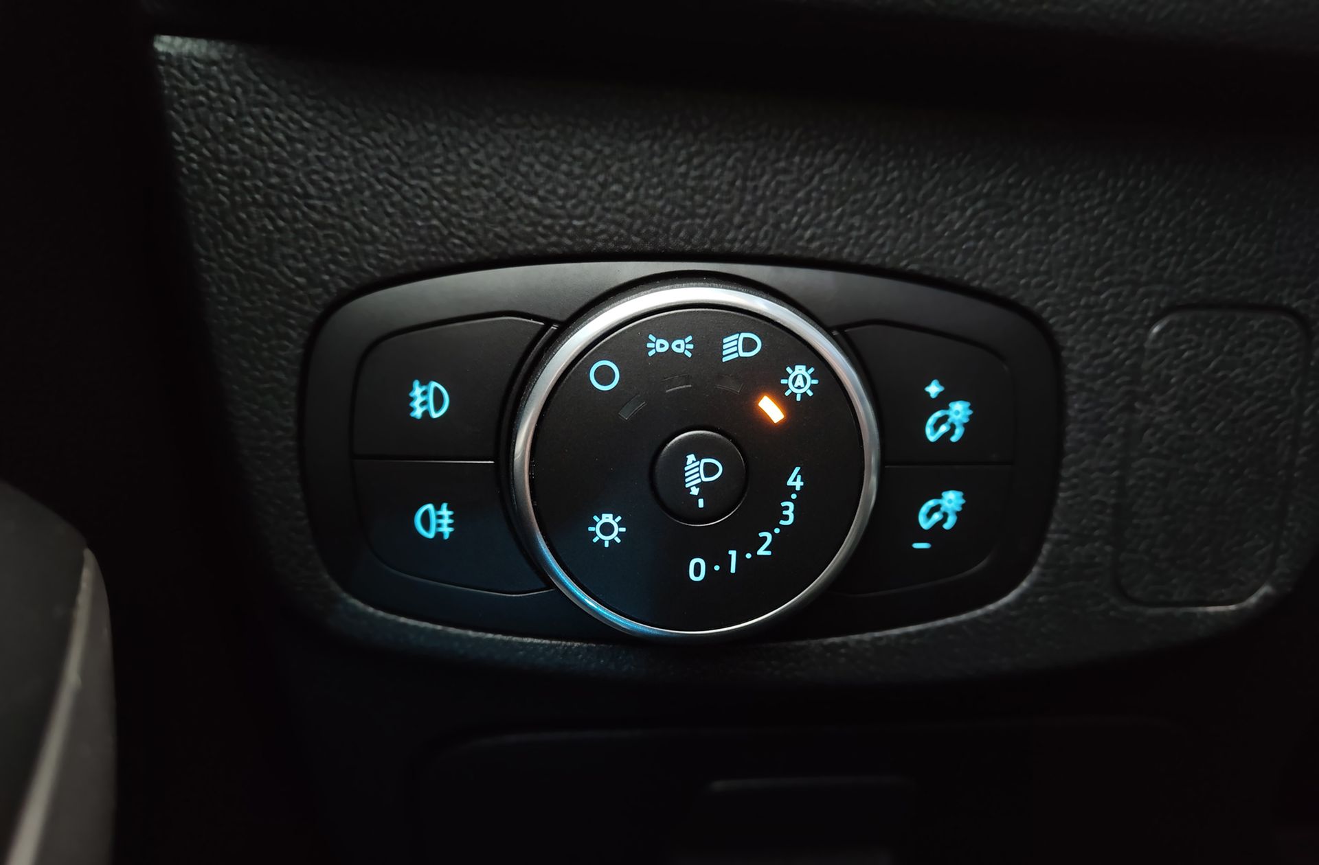 Ford Focus Sportbreak 2.0 EcoBlue Titanium - foto 27