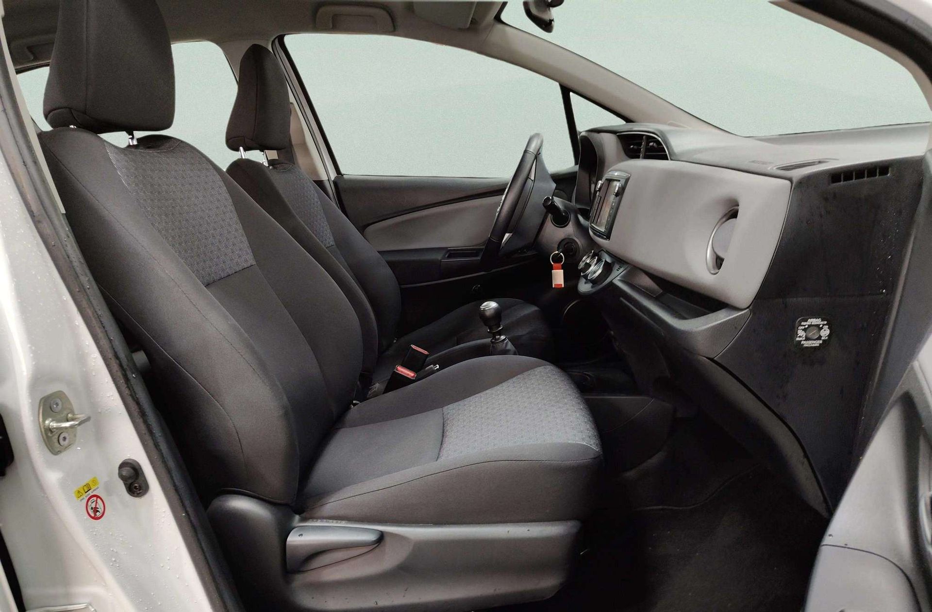 Toyota Yaris 100 Active - foto 15