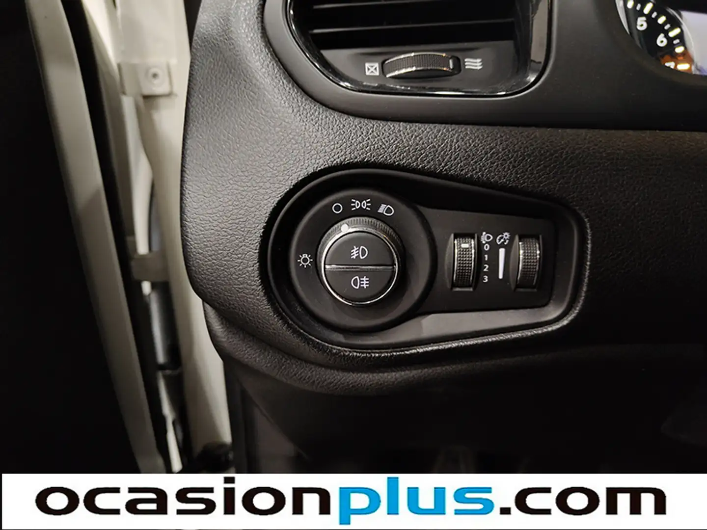 Foto Jeep Renegade Jeep Renegade 1.4 Multiair Limited 4x2 DDCT (140 CV)