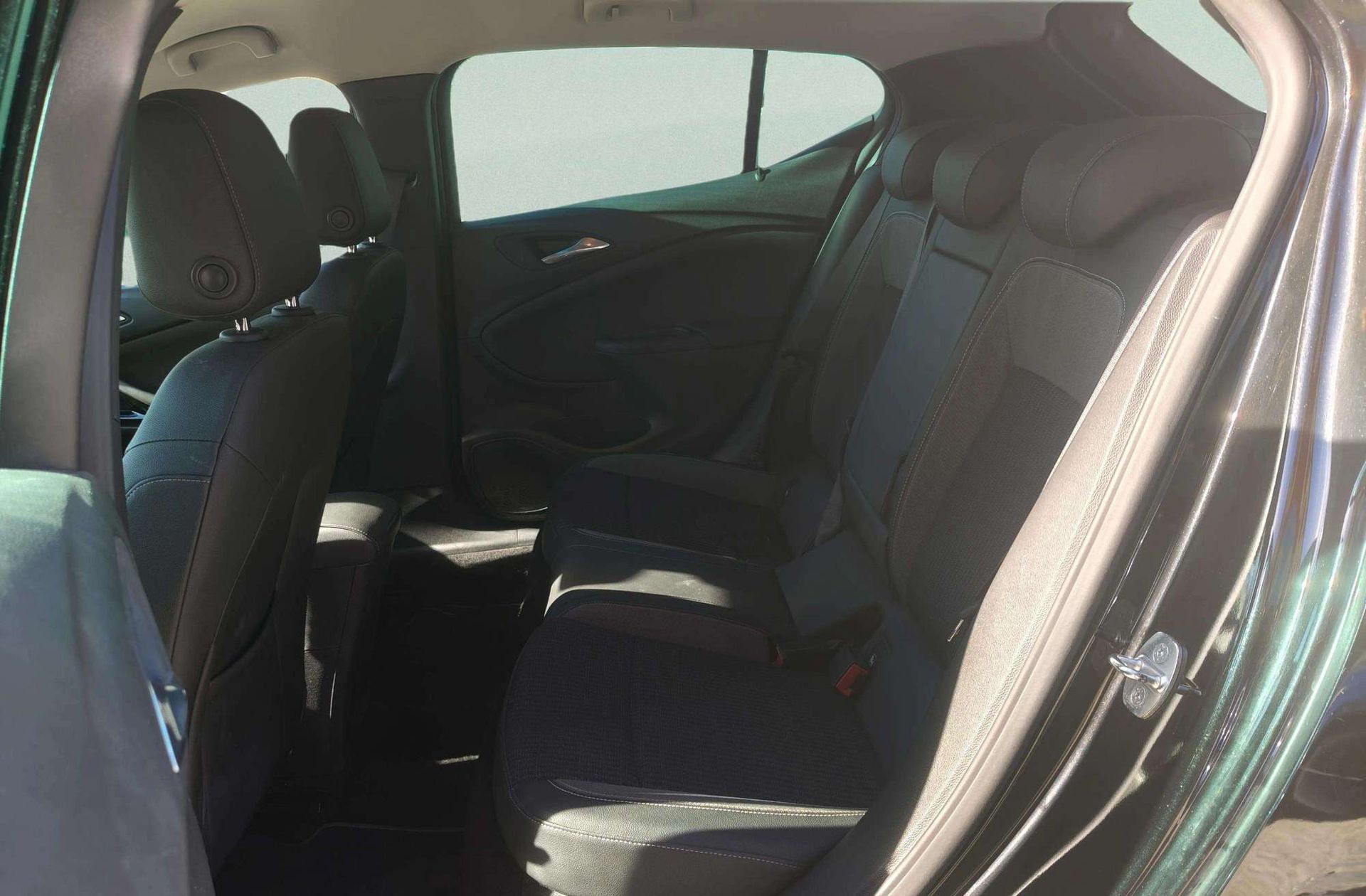 Opel Astra 1.2 Turbo SHR Elegance - foto 12