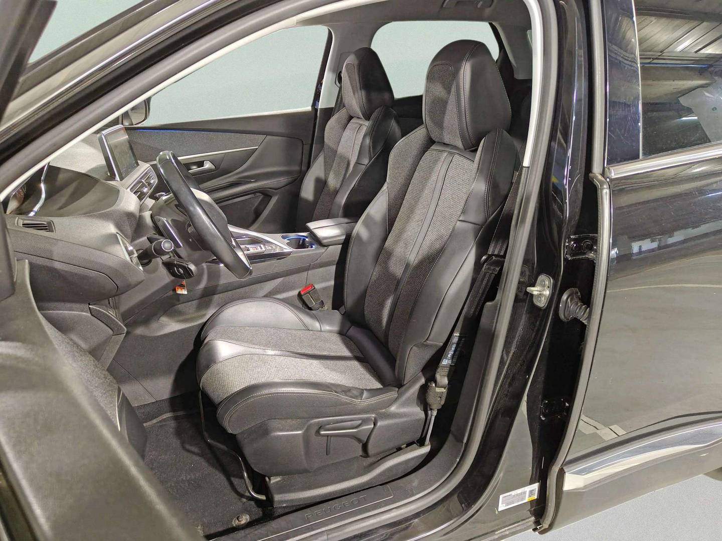 Foto asientos delanteros Peugeot 3008 Peugeot 3008 BlueHDI 130 S&S Allure EAT8 (130 CV)