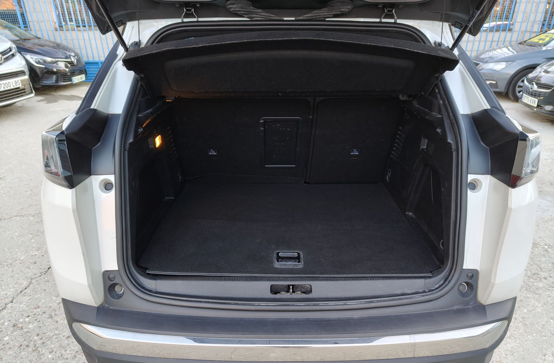 Peugeot 3008 300 Allure Pack e-EAT8 - foto 17