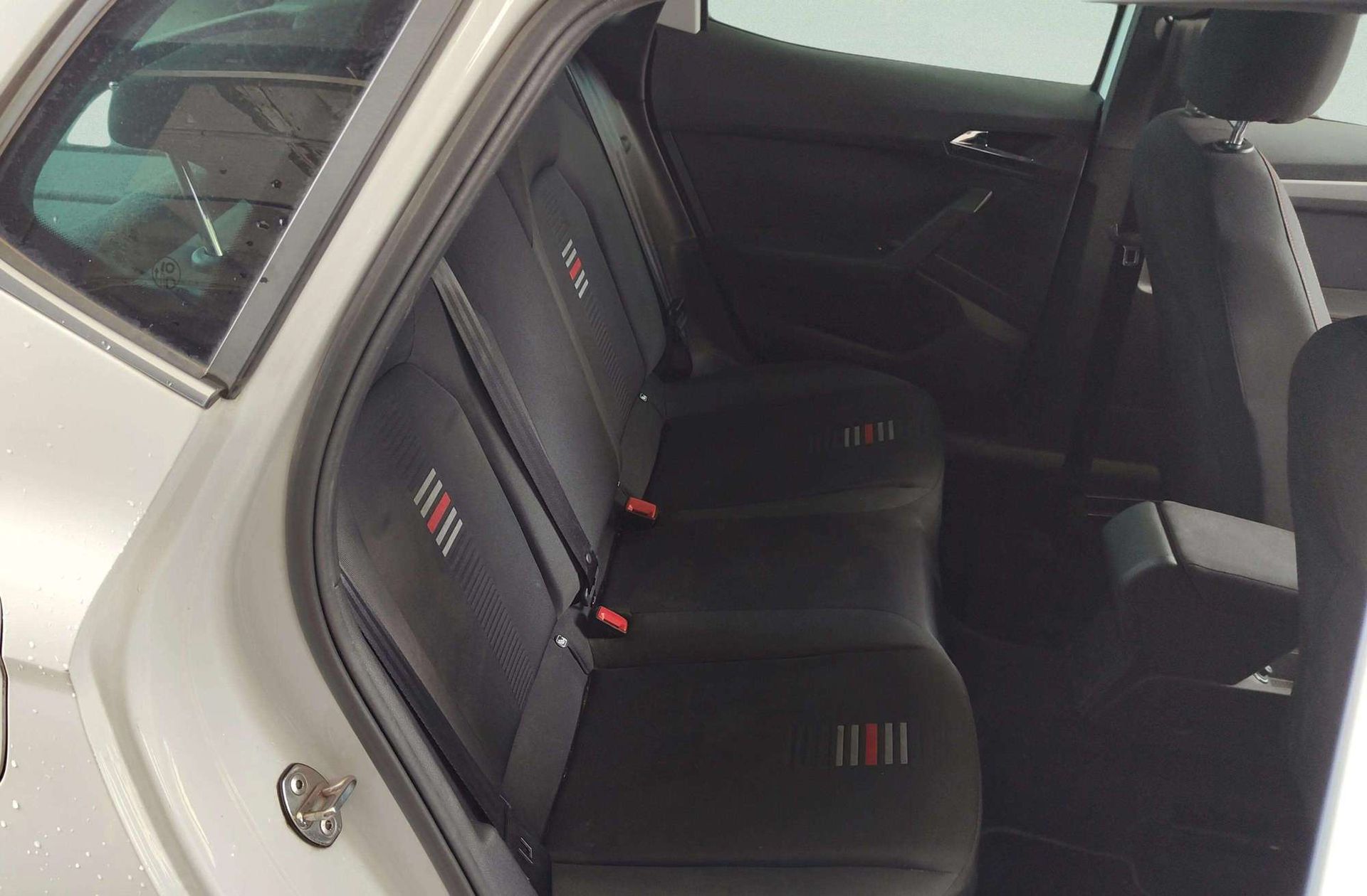 SEAT Arona 1.6 TDI Ecomotive FR - foto 19