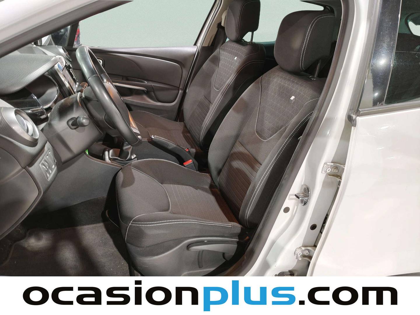 Foto asientos delanteros Renault Clio Renault Clio Limited 1.2 16v (75 CV)