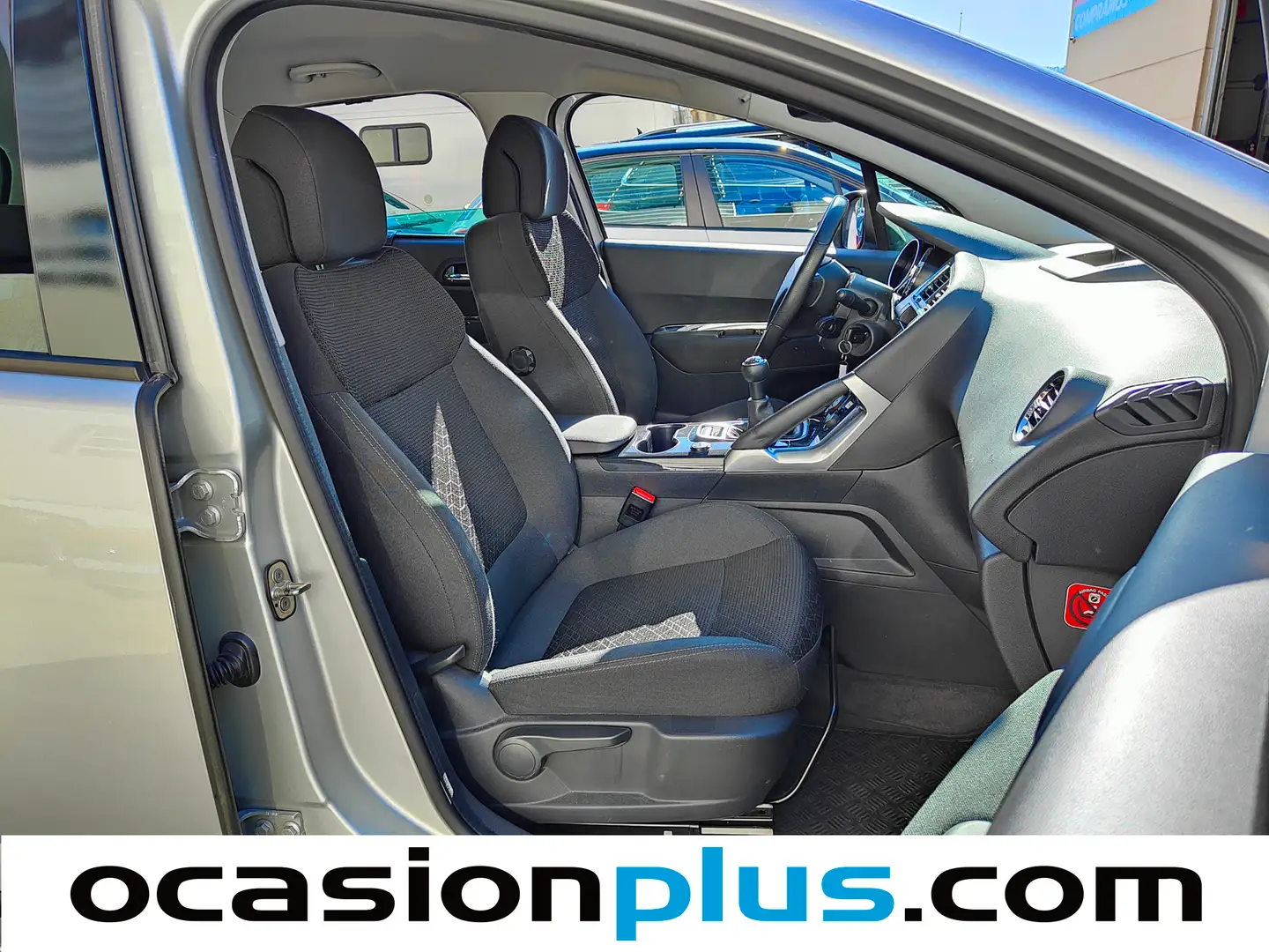 Foto Peugeot 3008 Peugeot 3008 1.6 VTI Style (120 CV)